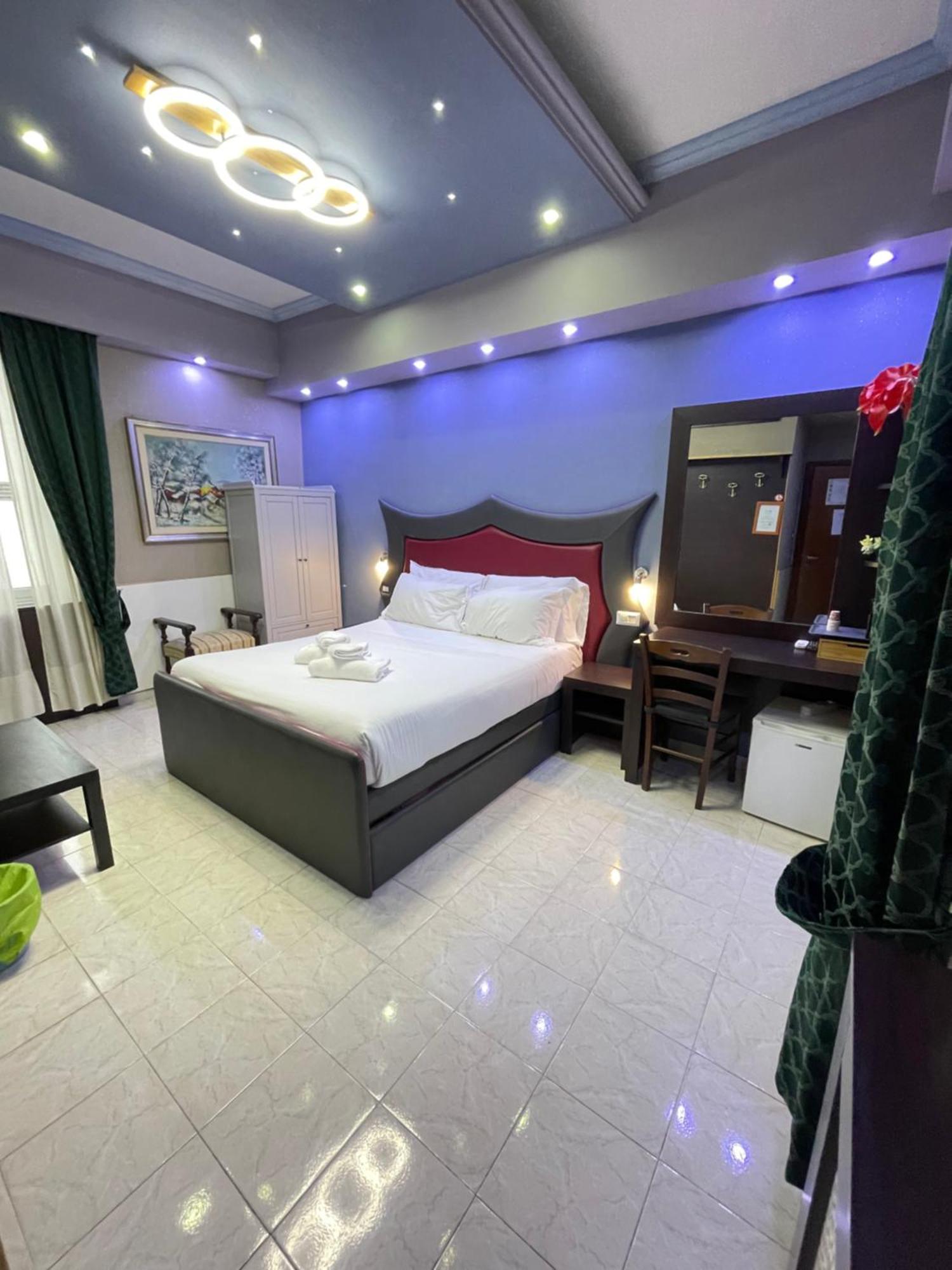 Guest house Gold House *