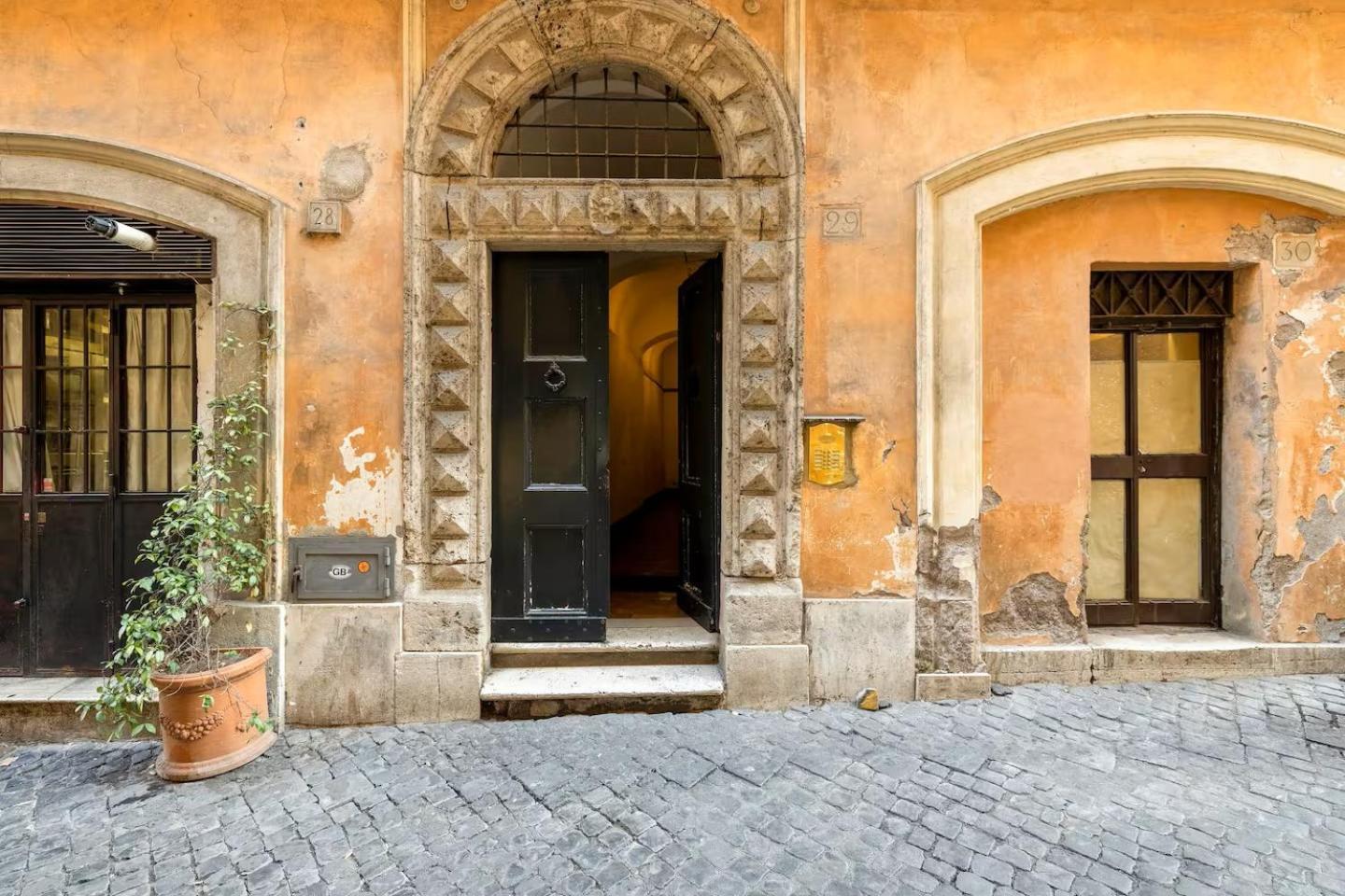 Apartment Mrbrown Vip In Piazza Navona Rome