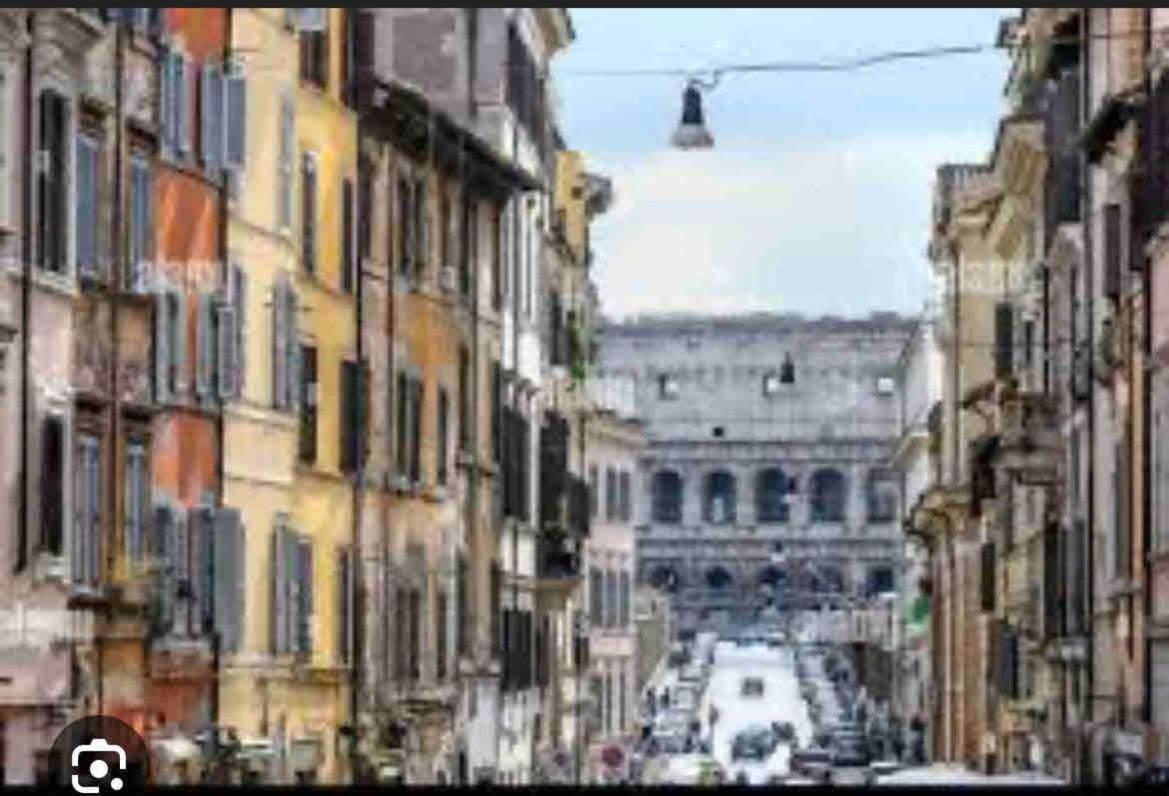Apartment Walking In The Center Of Rome