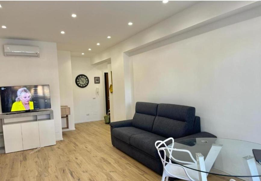 Pm 34 Viale Imperatore Guest House - 50 Mt From Metro San Paolo Appartement
