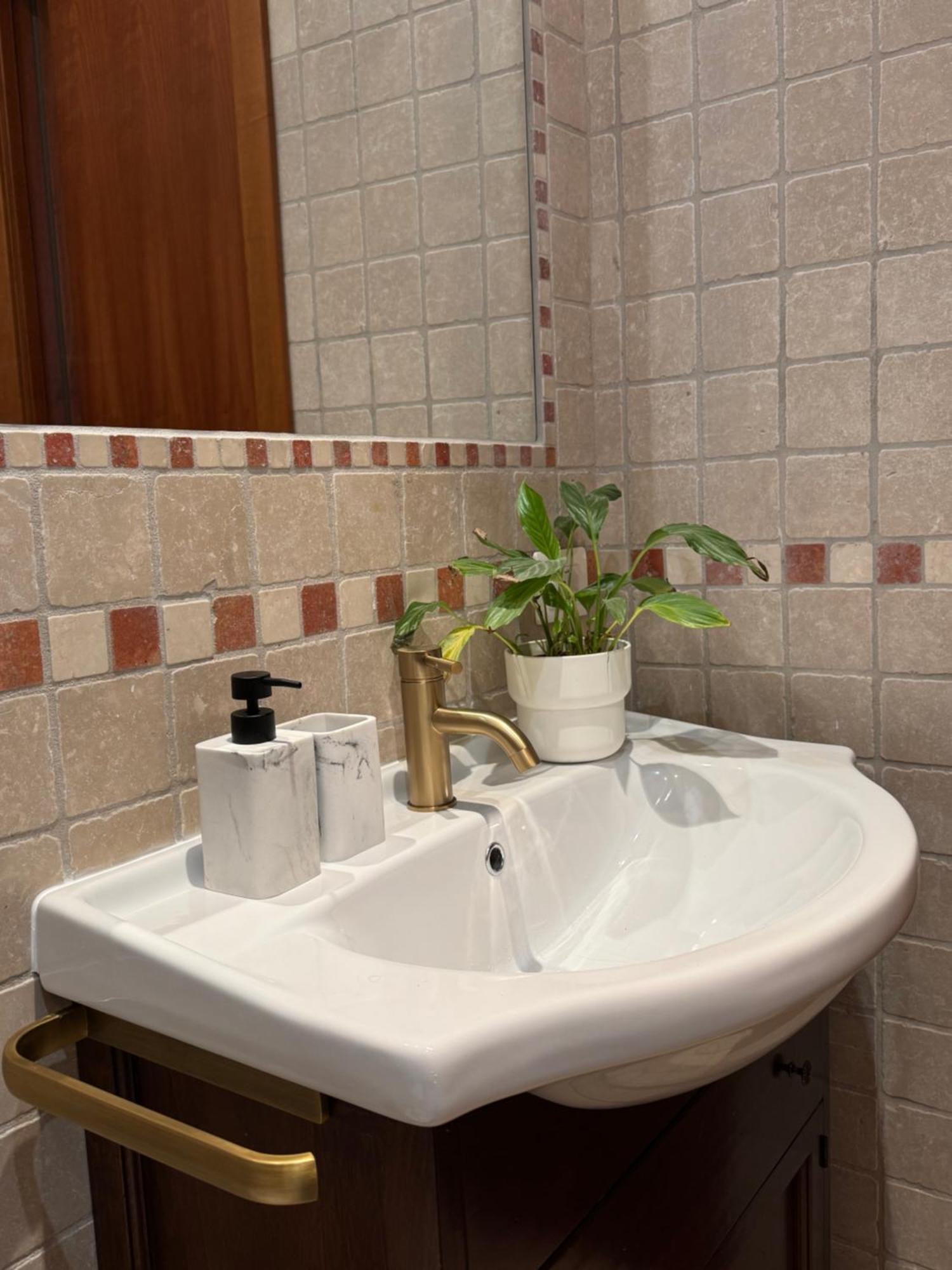 Welcoming Vatican Garden Apartment *