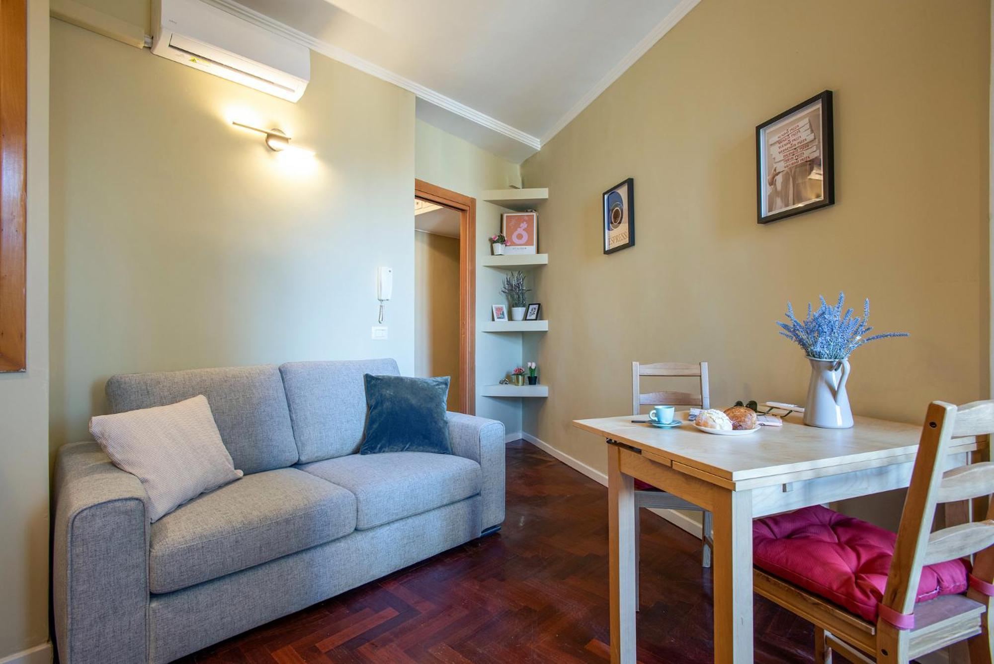 Elegant 1bdr Front The Subway Furio Camillo Appartement Rome