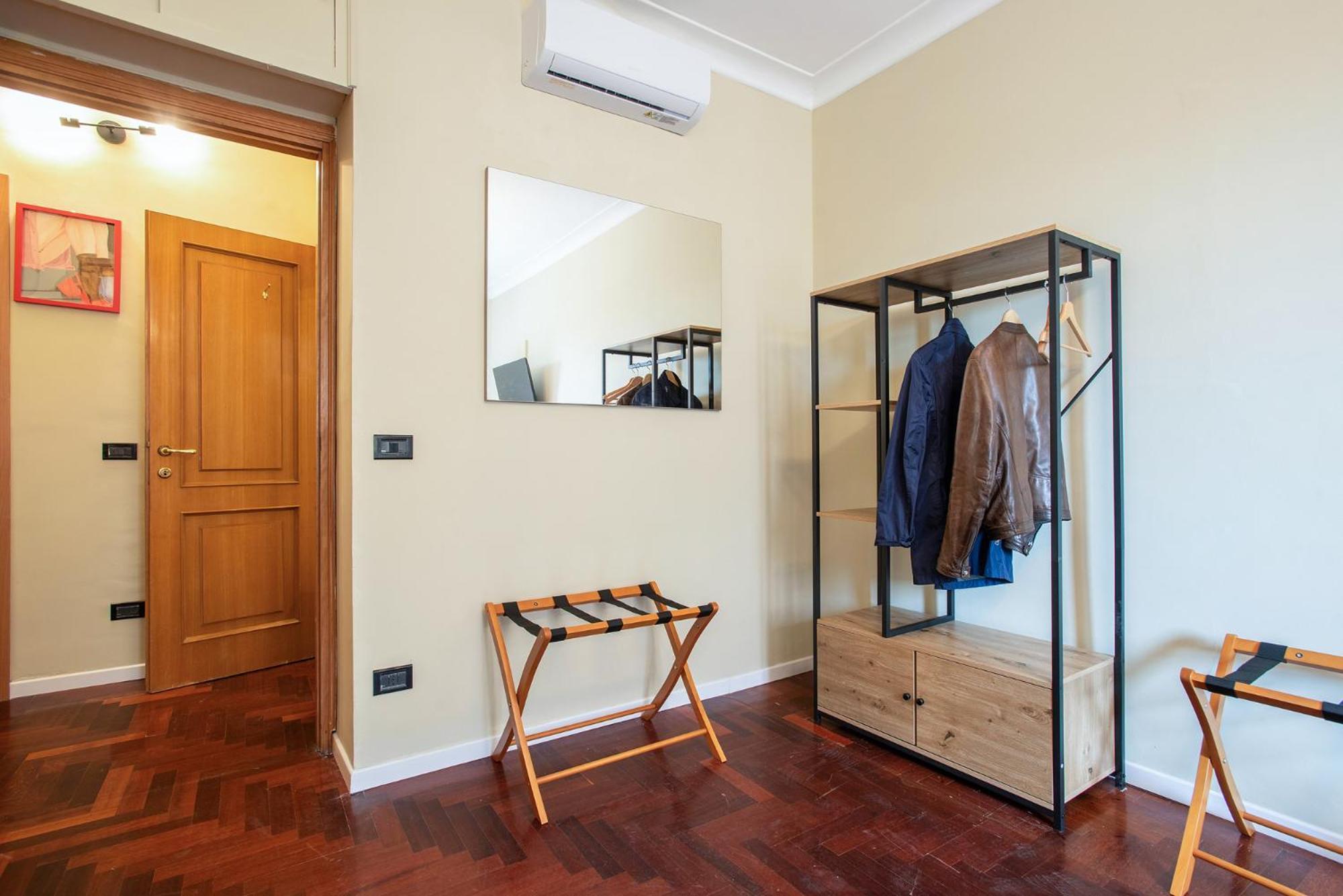 Appartement Elegant 1bdr Front The Subway Furio Camillo
