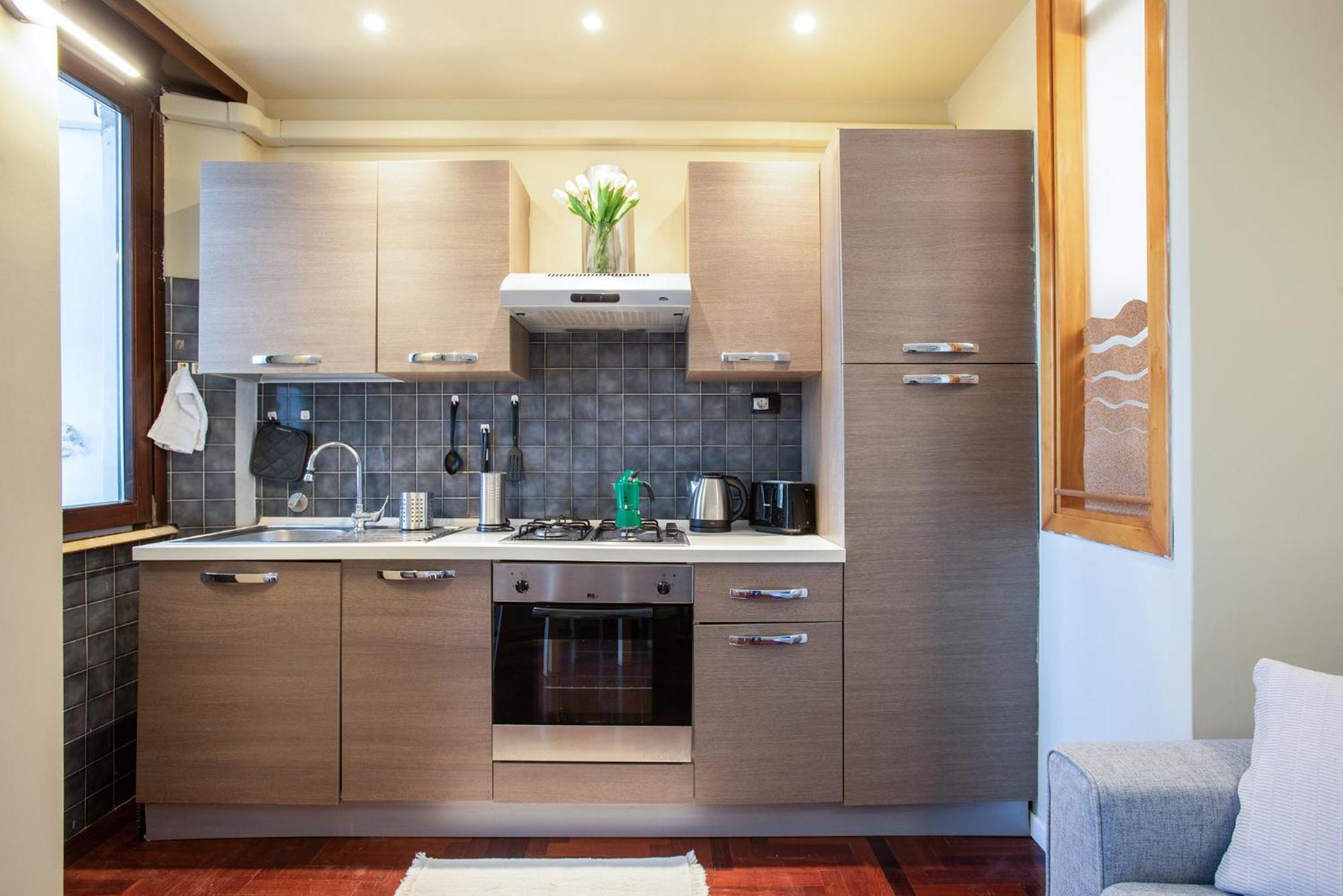 Elegant 1bdr Front The Subway Furio Camillo Appartement