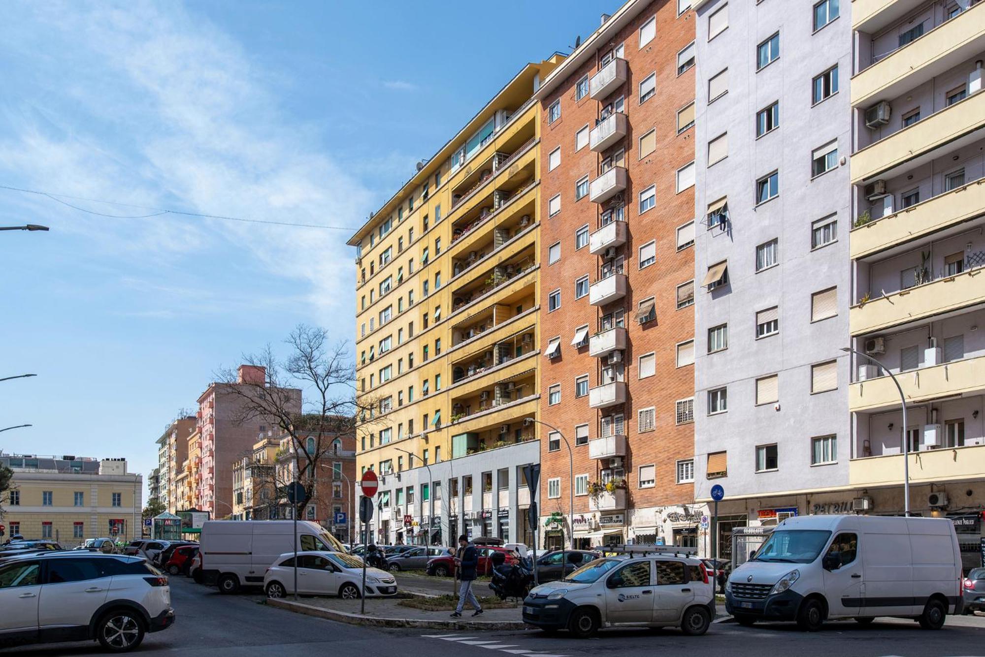 Elegant 1bdr Front The Subway Furio Camillo Apartment *