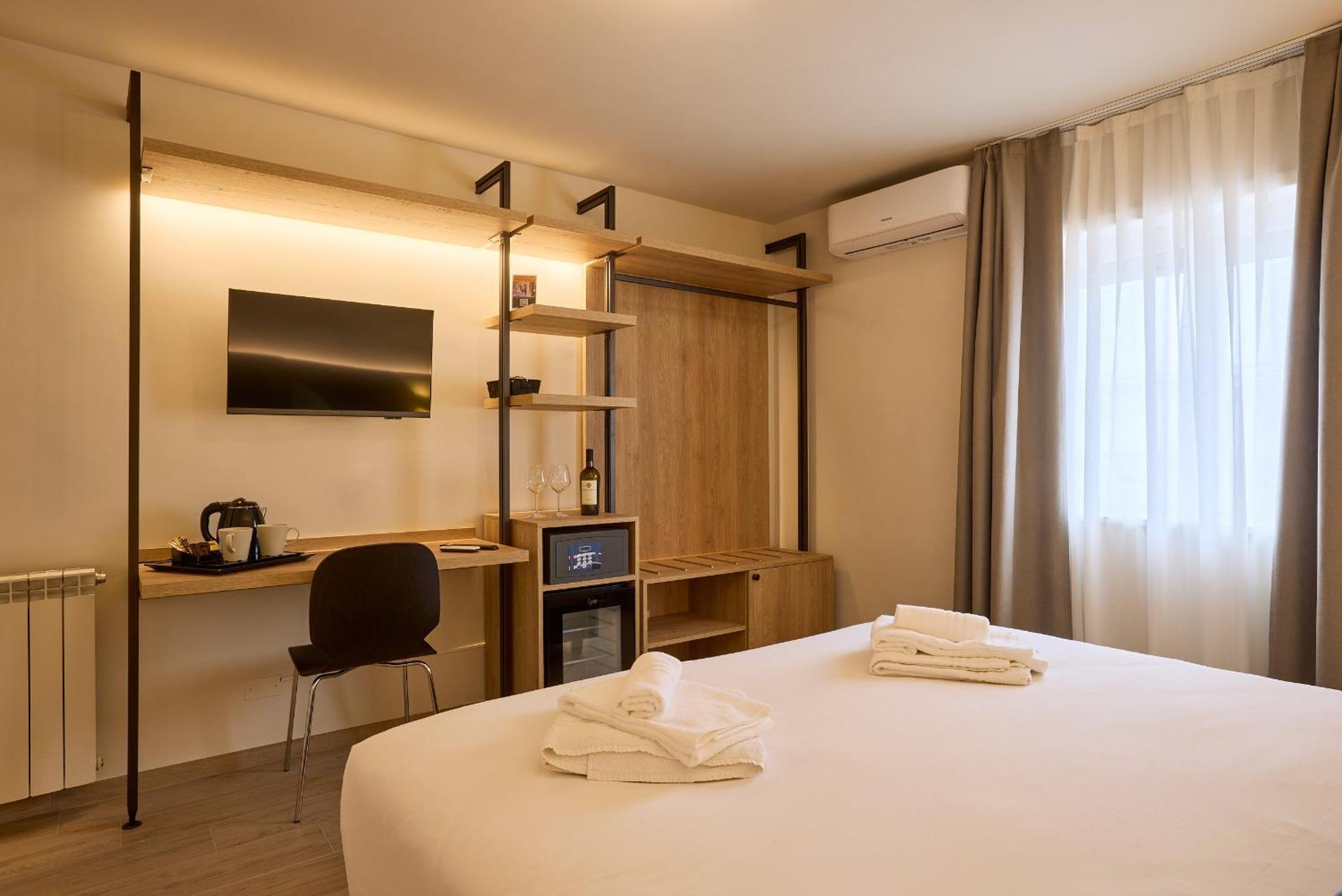 Relais Tiburtina Couette-café 2*