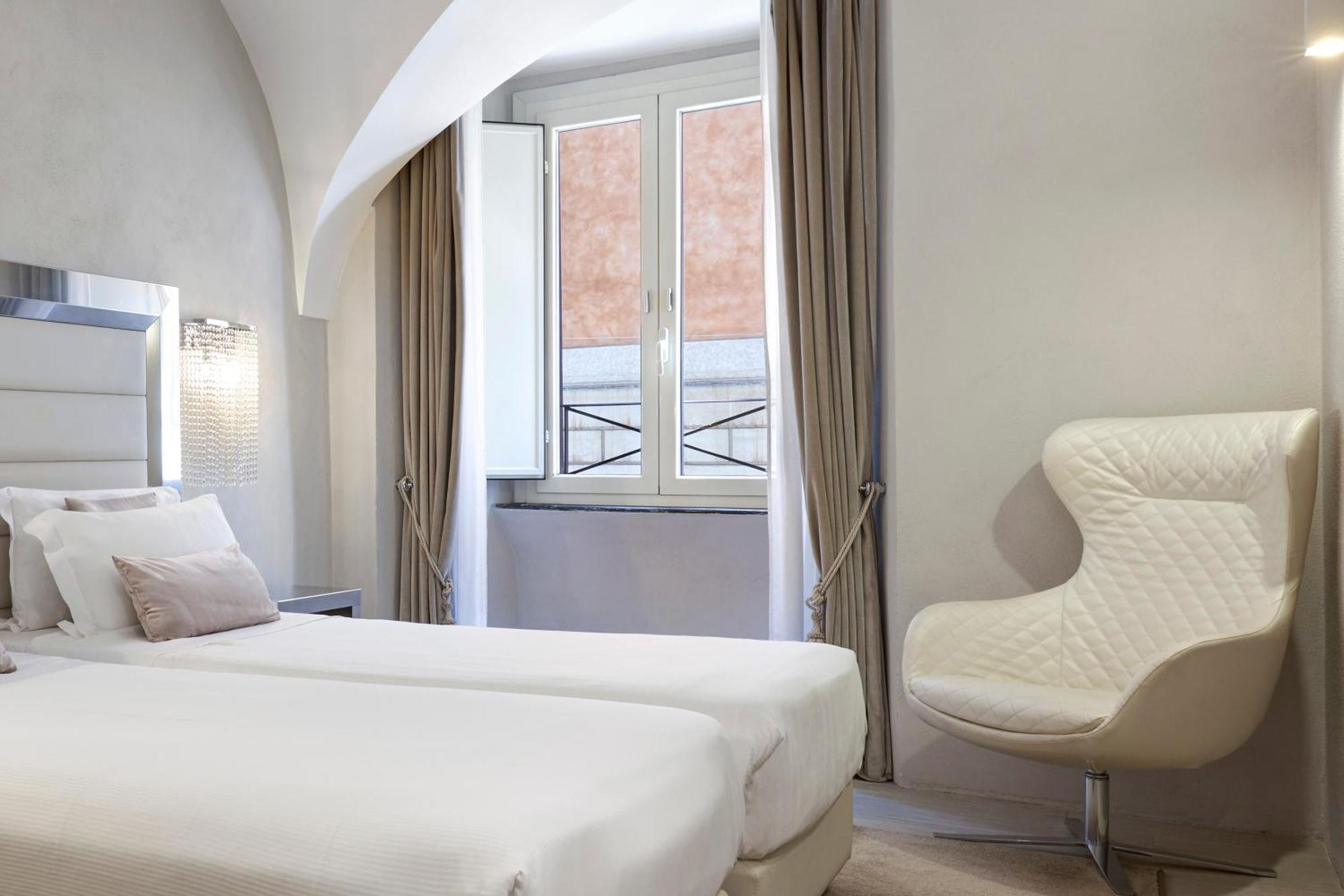 Terrace Pantheon Relais Rome