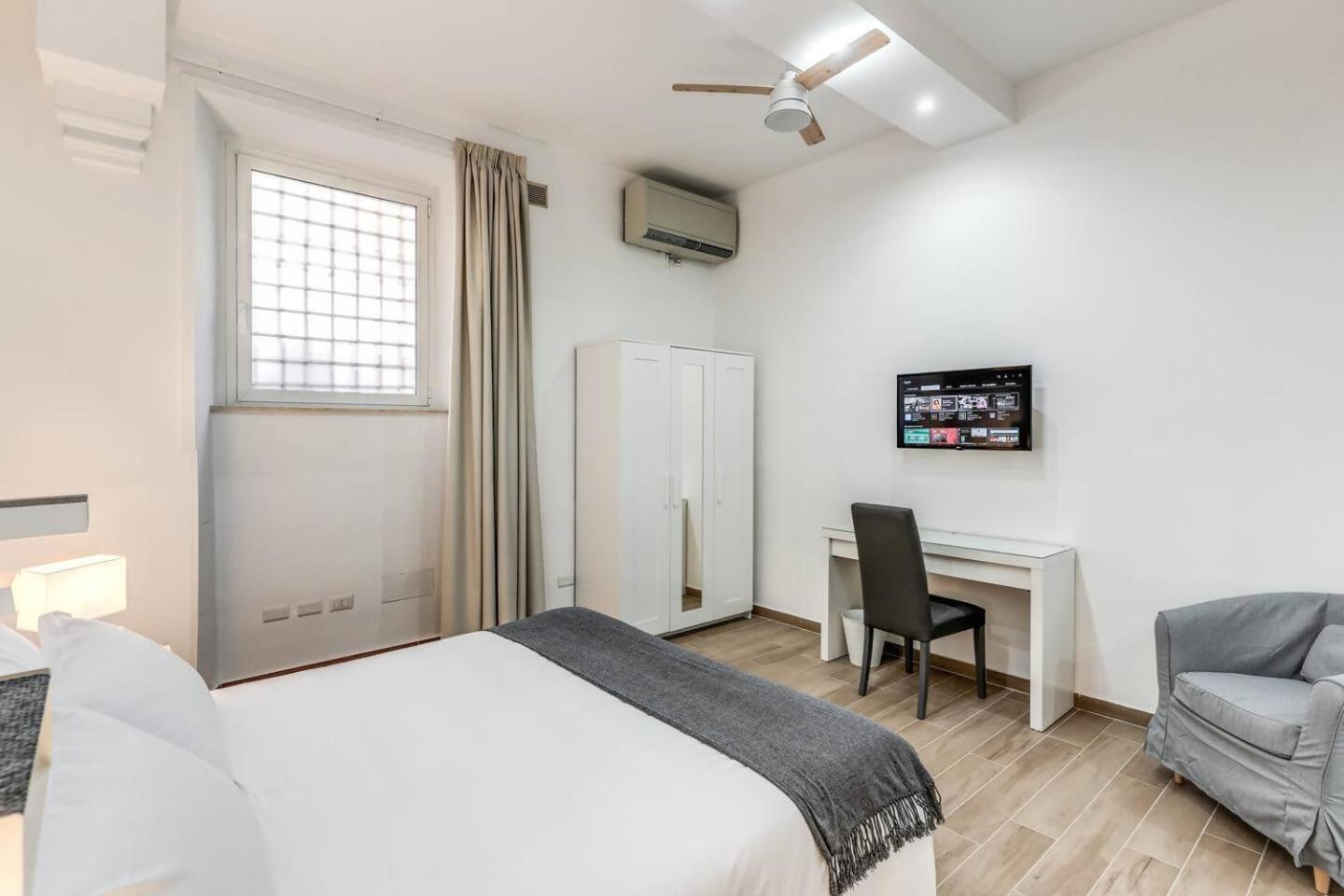New Flat In Front Stpeter Square Apartment