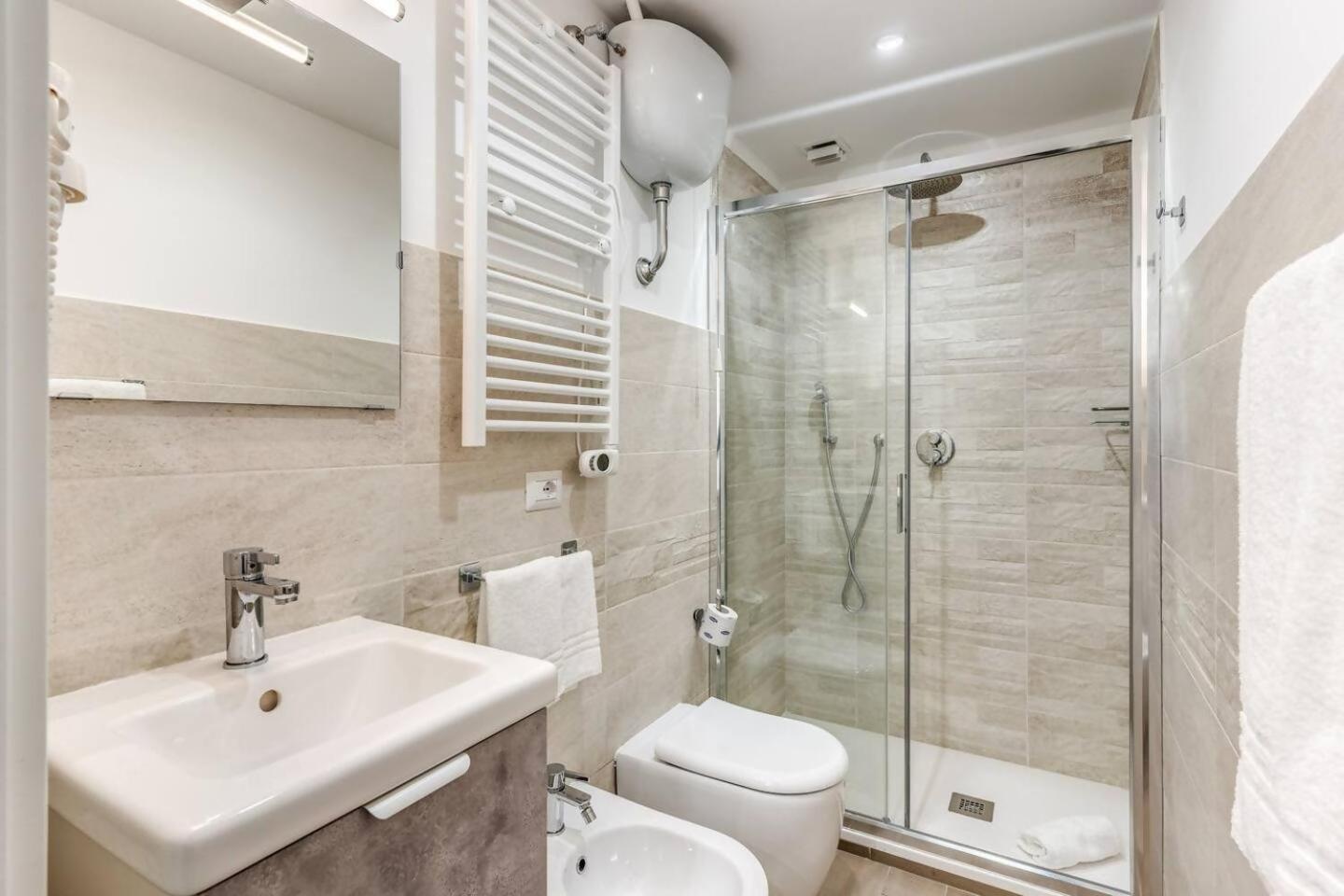 New Flat In Front Stpeter Square *