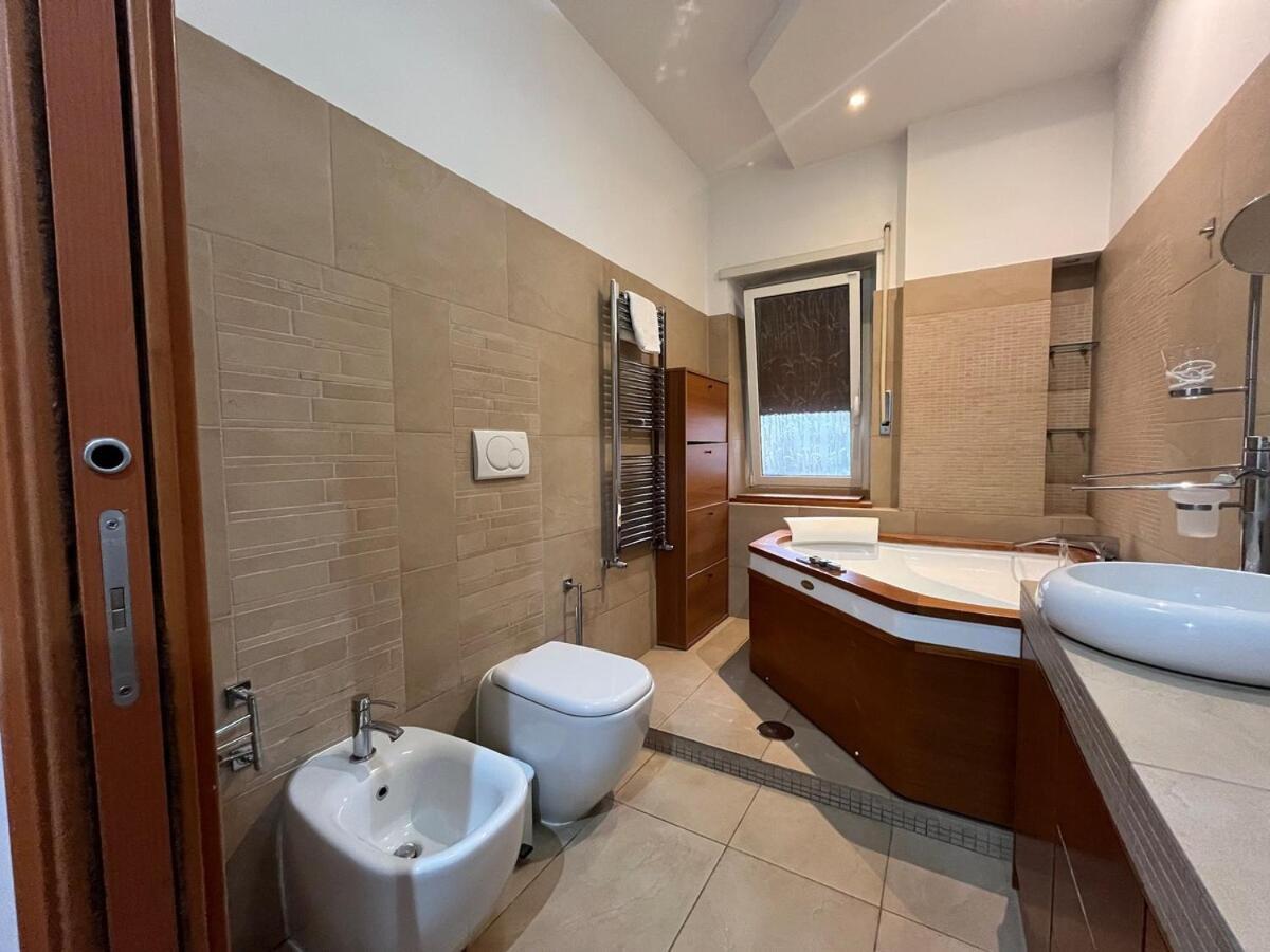 Charm & Relax Jacuzzi Roma-gemelli Apartment *