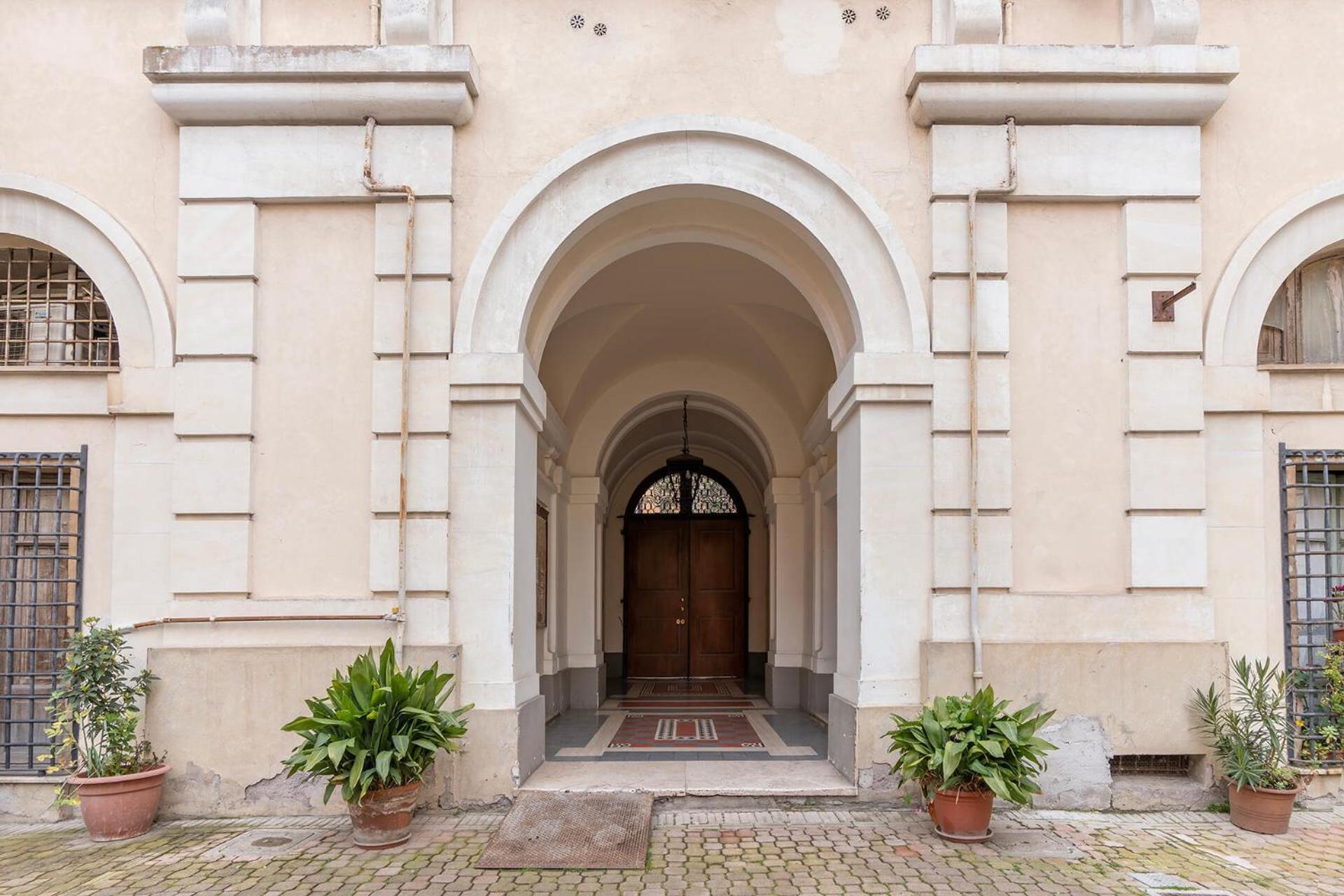 Pictadomus-albus, Metro Furio Camillo Apartment *