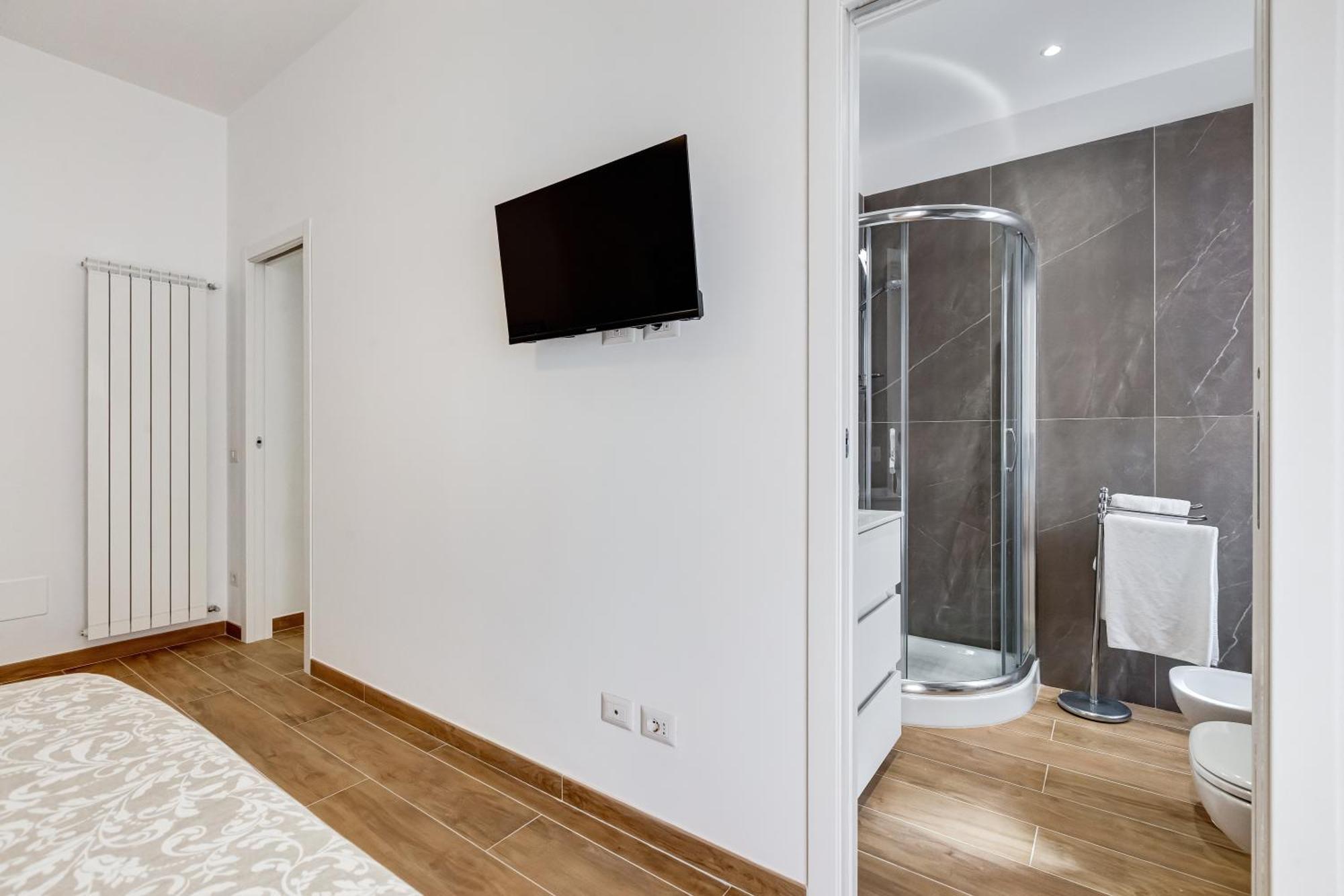 Vatican With 2 Bathrooms And Terrace Apartment *