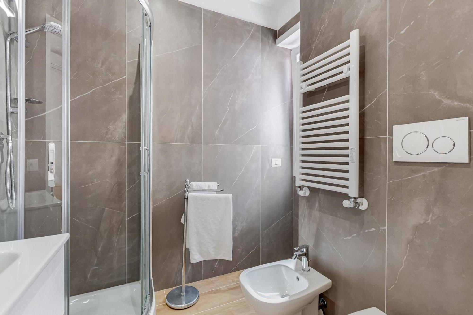 Vatican With 2 Bathrooms And Terrace *