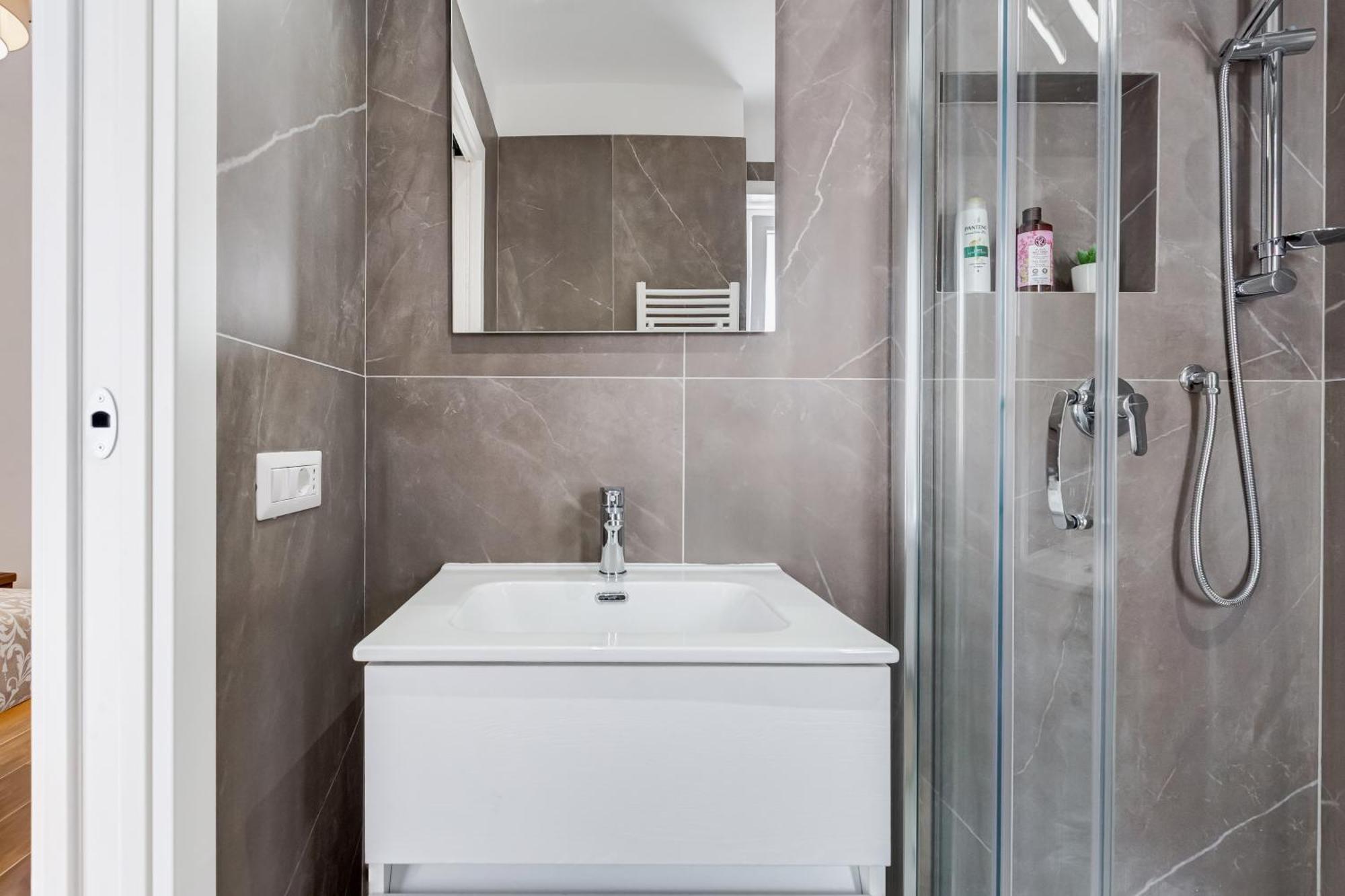 Apartment Vatican With 2 Bathrooms And Terrace