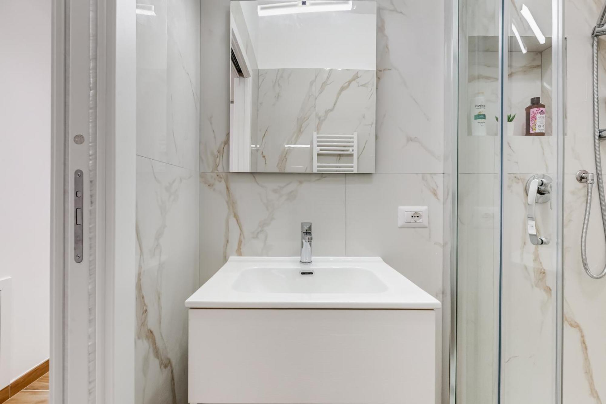 Vatican With 2 Bathrooms And Terrace Apartment *