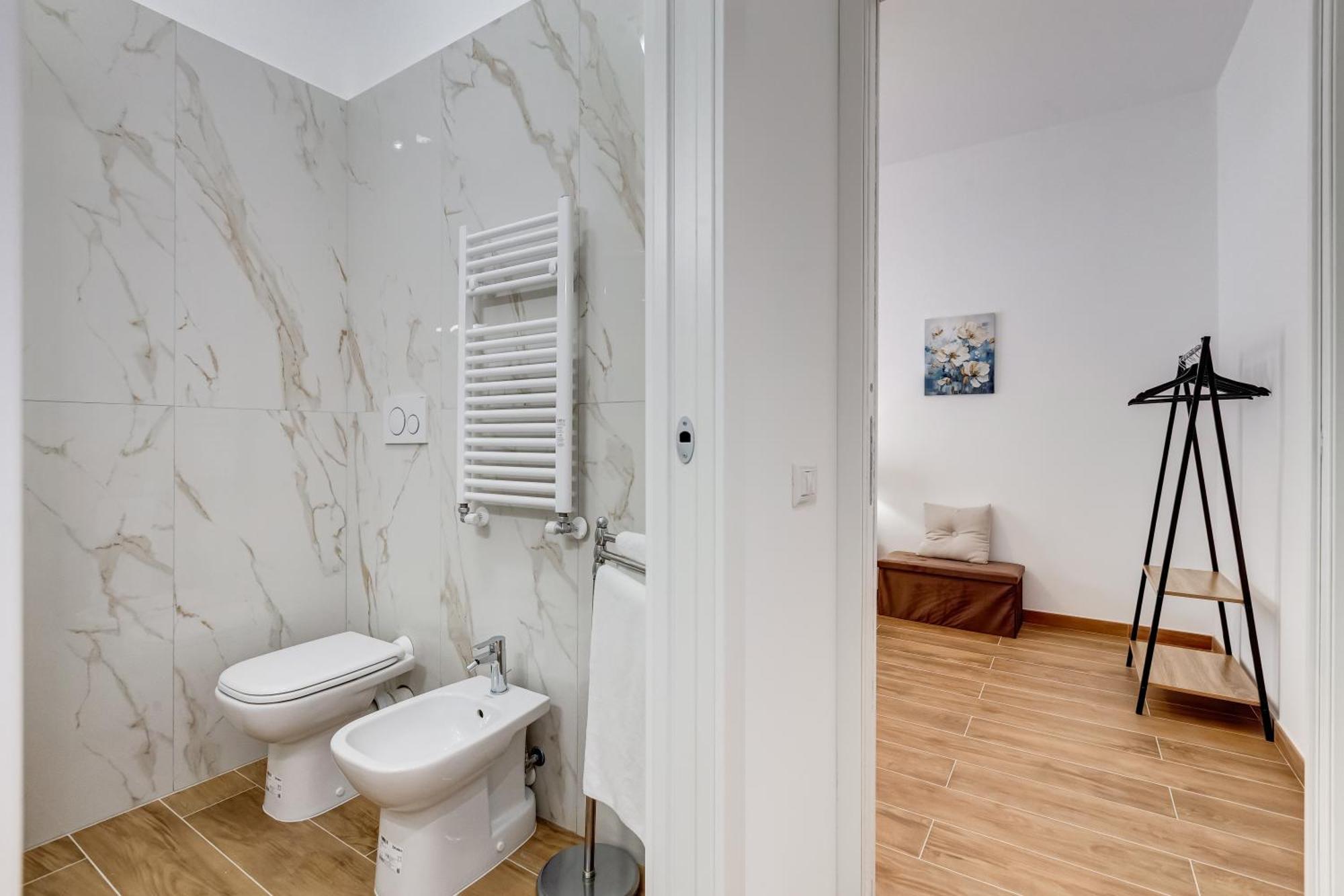 Vatican With 2 Bathrooms And Terrace *