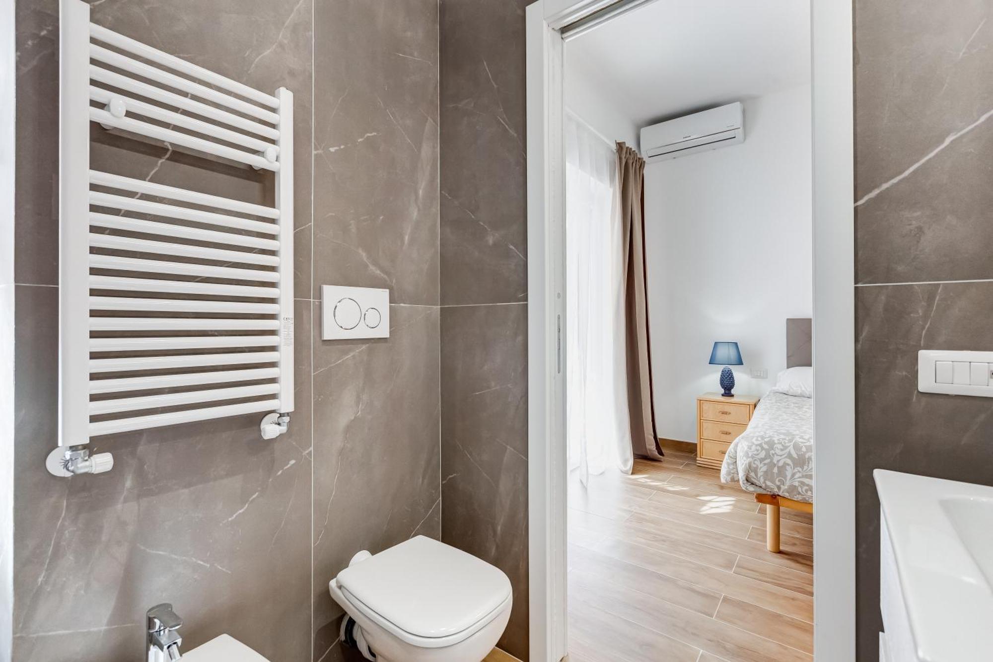 Apartment Vatican With 2 Bathrooms And Terrace