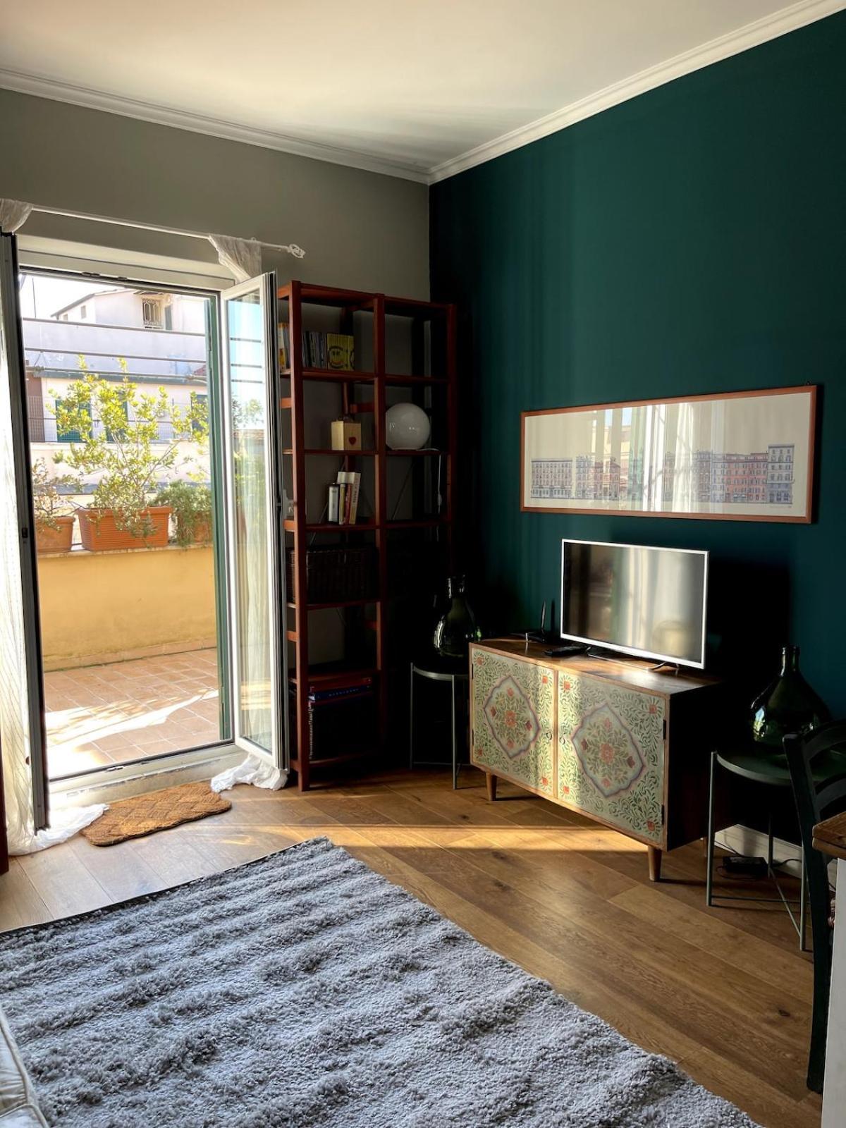 Fifi's Stylish Attic With Terrace *