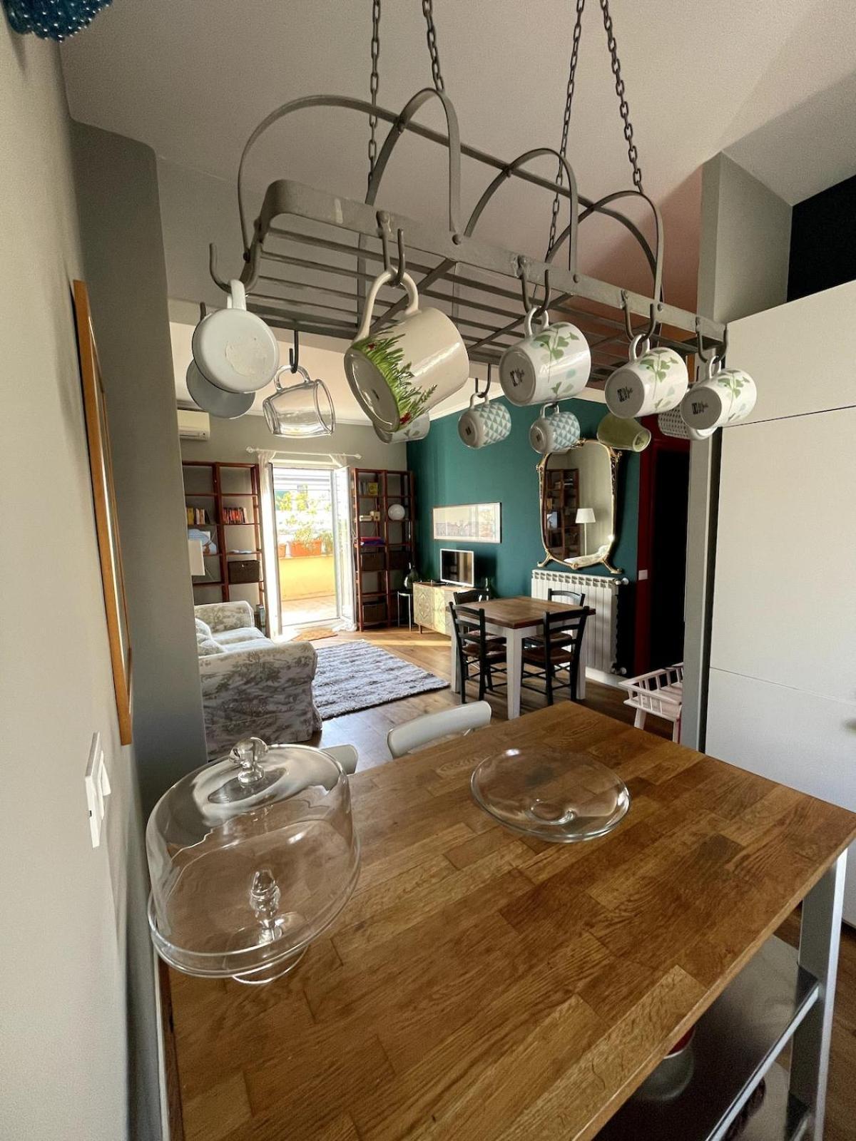 Fifi's Stylish Attic With Terrace Apartment