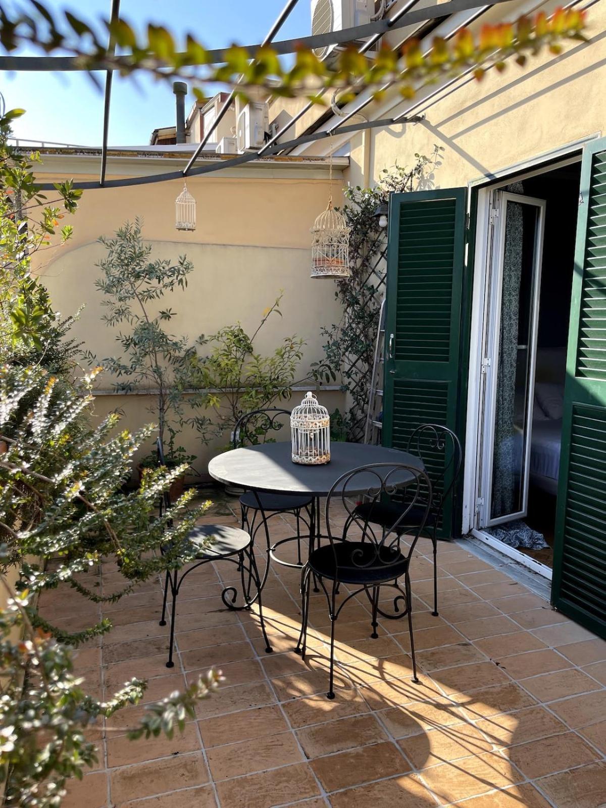 Fifi's Stylish Attic With Terrace Apartment Rome