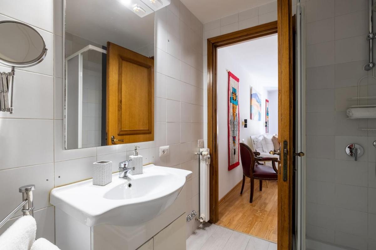 Romantic Refuge In Piazza Navona *