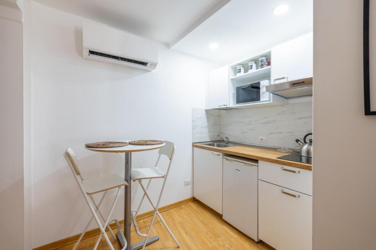 Apartment Romantic Refuge In Piazza Navona