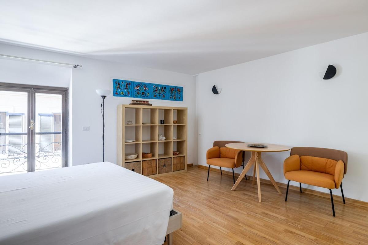 Apartment Romantic Refuge In Piazza Navona