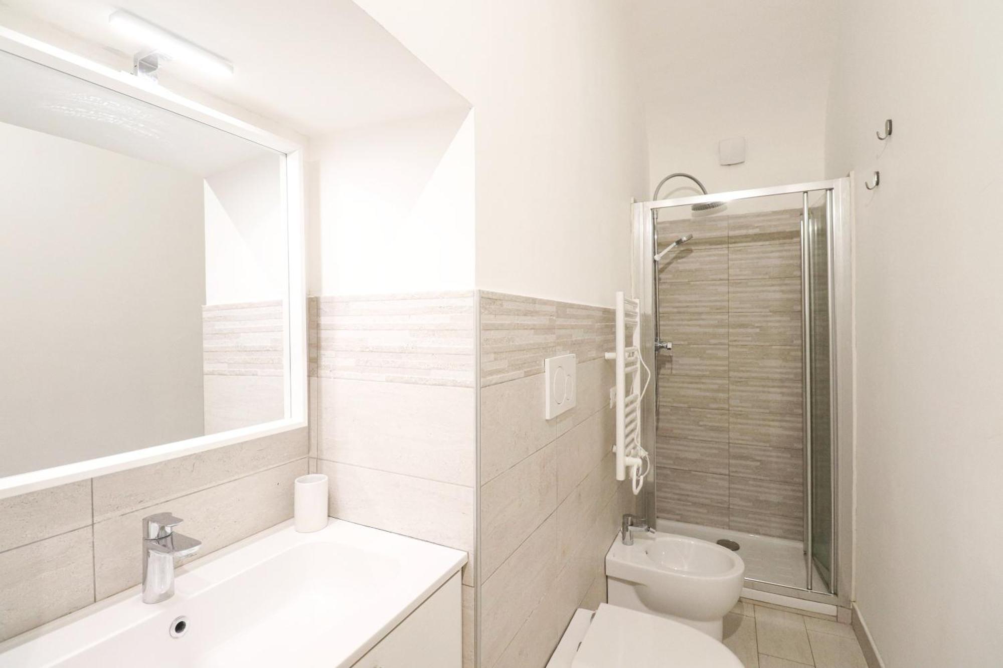 Centro 10 Min - Confortevole - Metro 5 Min Apartamento
