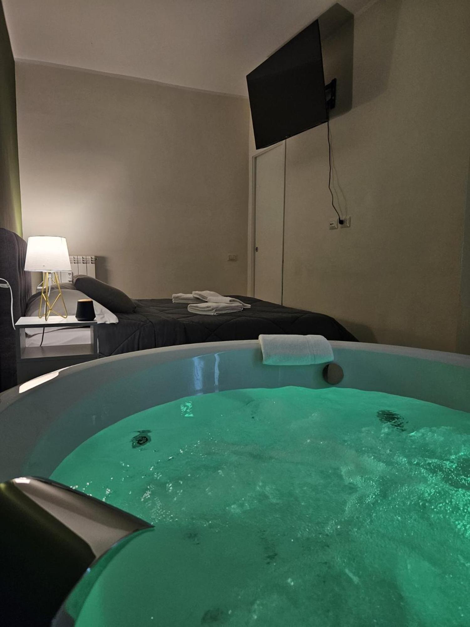 Vatican Jacuzzi House Apartment *