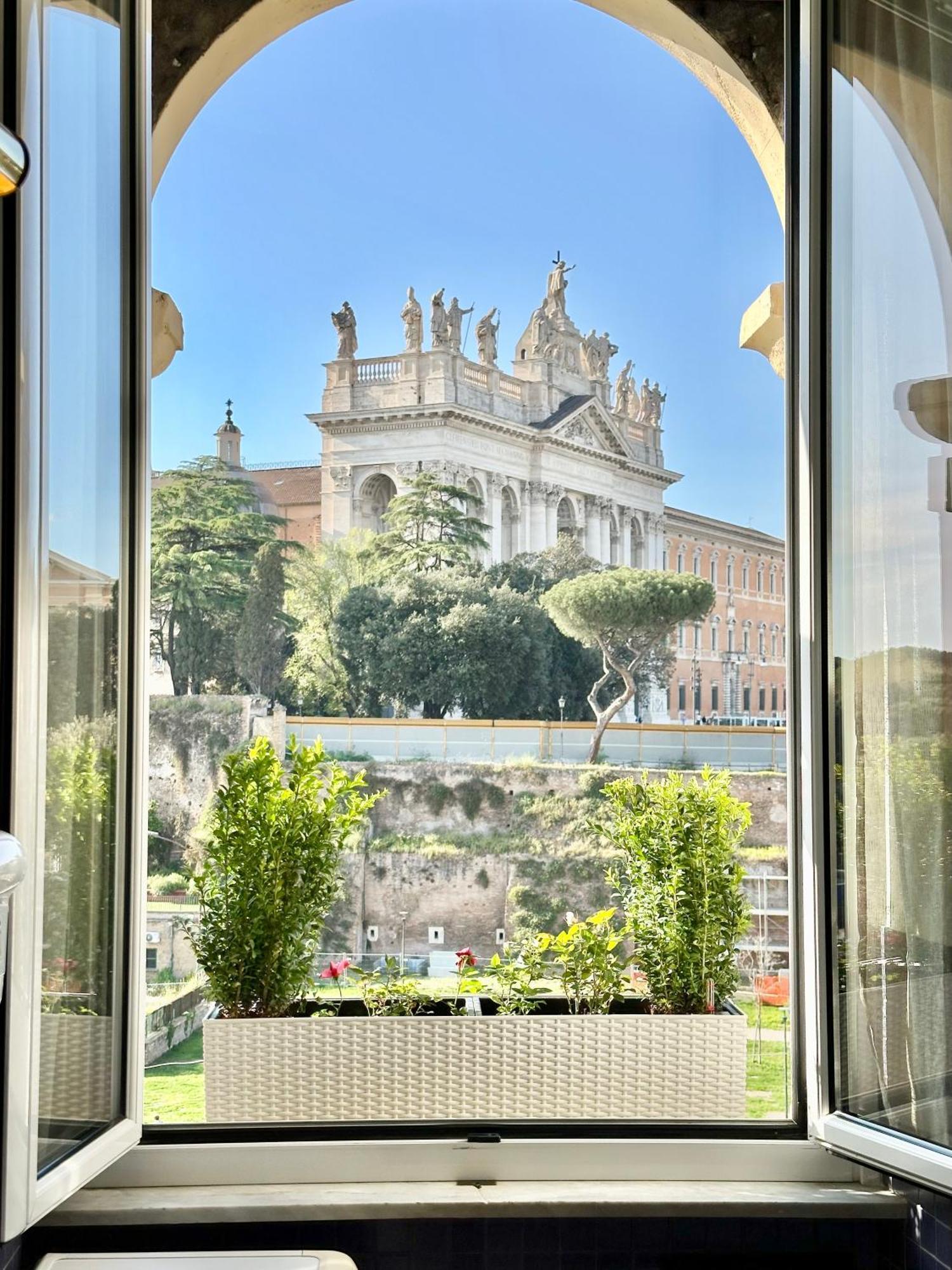 Vacanze Romane Basilica Apartment Rome