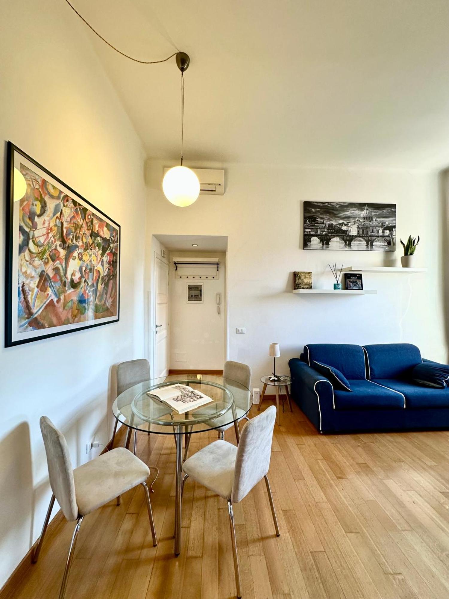 Vacanze Romane Basilica Apartment *