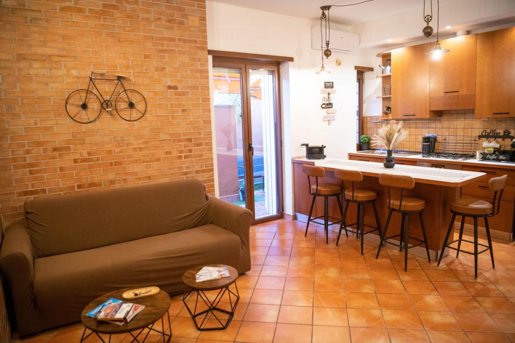Welcoming Vatican Garden Apartment