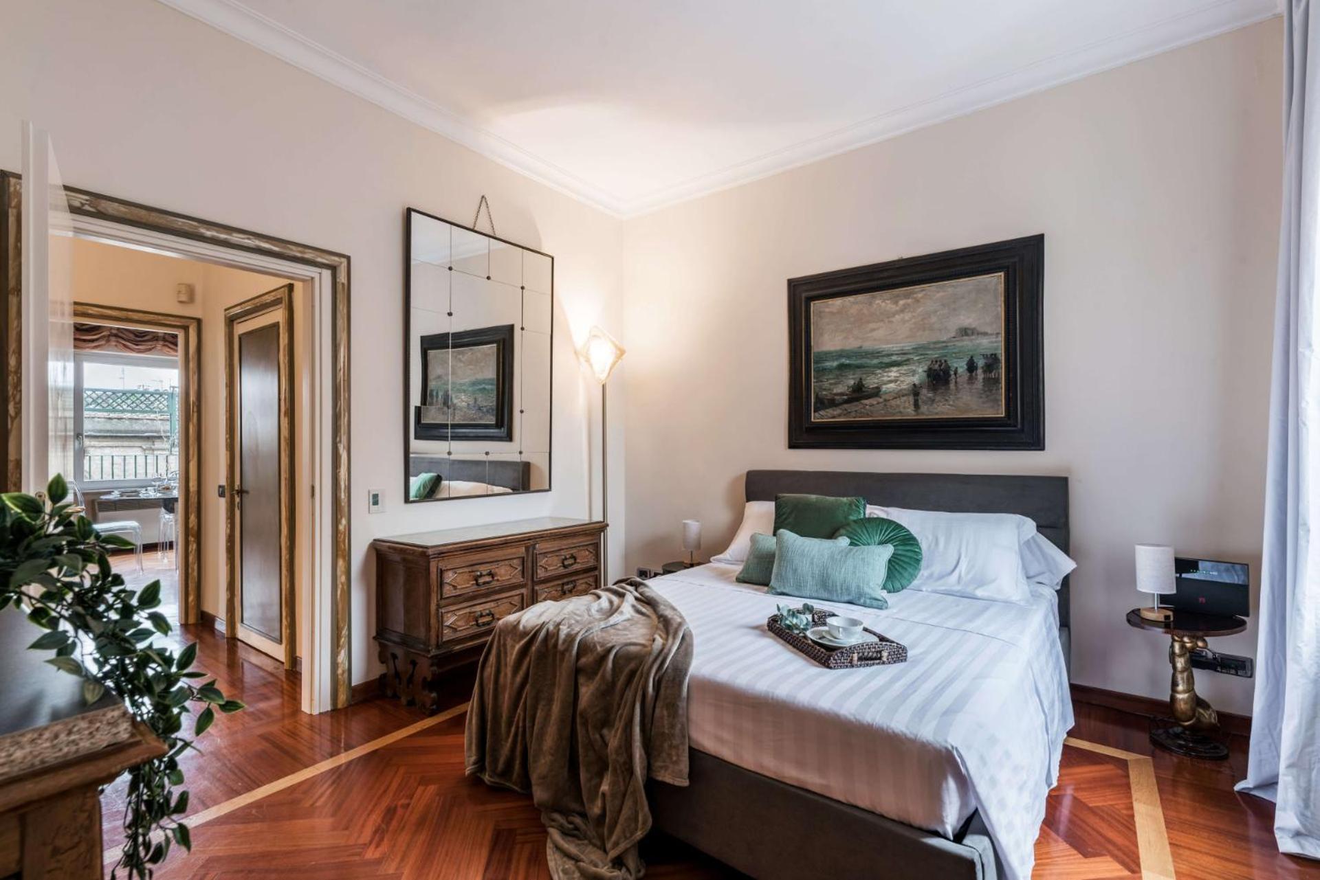 The Rent - One-bedroom In A Quiet, Classically Styled Corner Near The Quirinale Apartment *