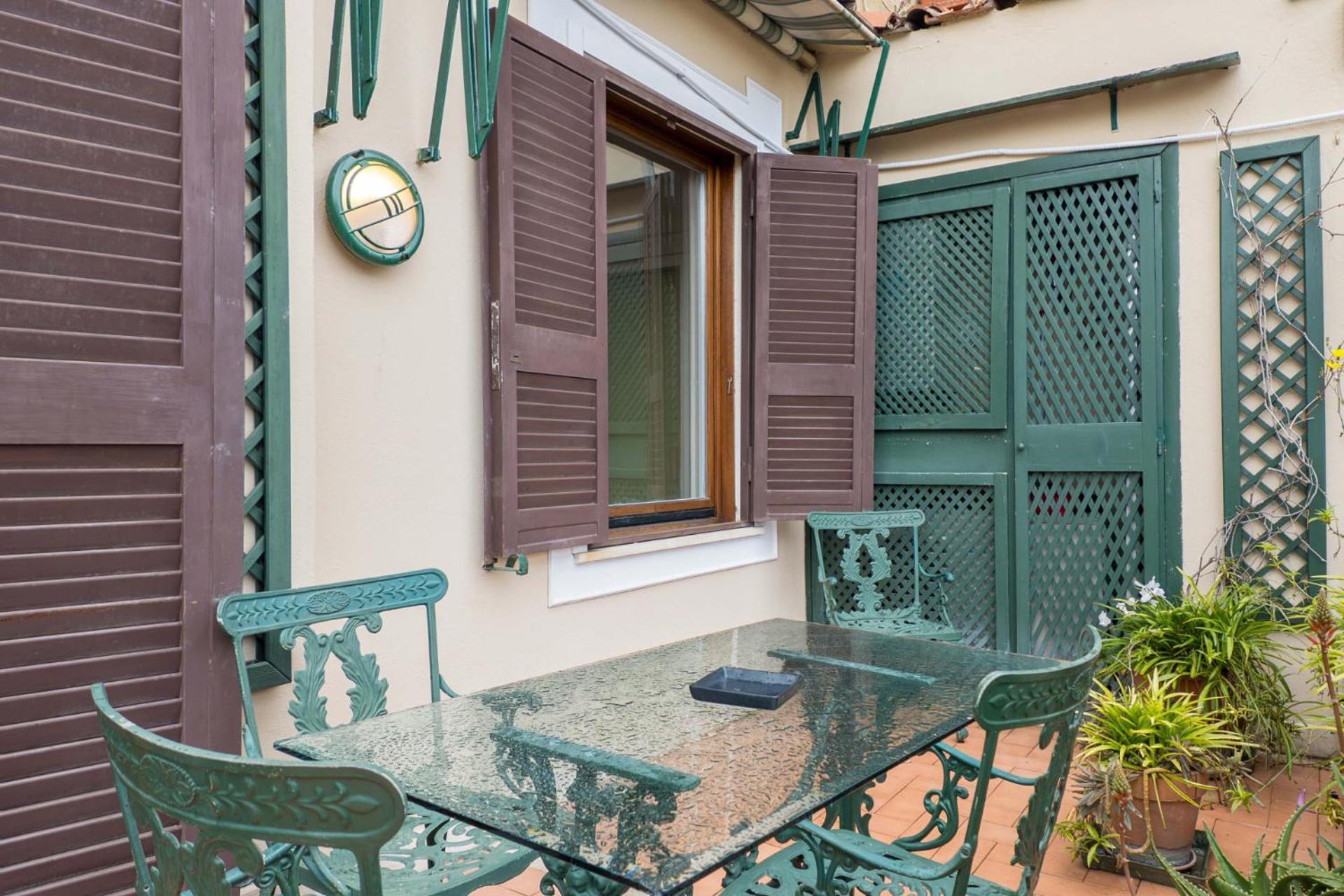 The Rent - One-bedroom In A Quiet, Classically Styled Corner Near The Quirinale * Rome