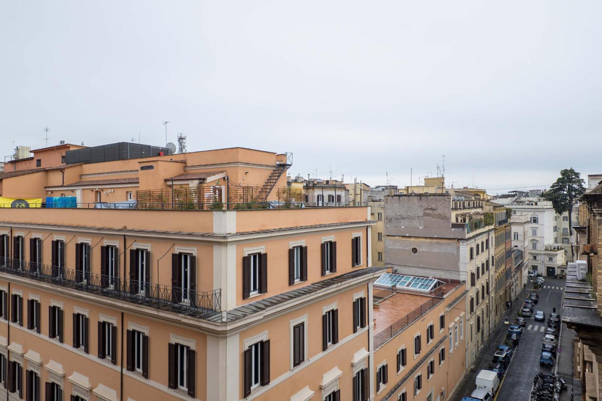 The Rent - One-bedroom In A Quiet, Classically Styled Corner Near The Quirinale * Rome