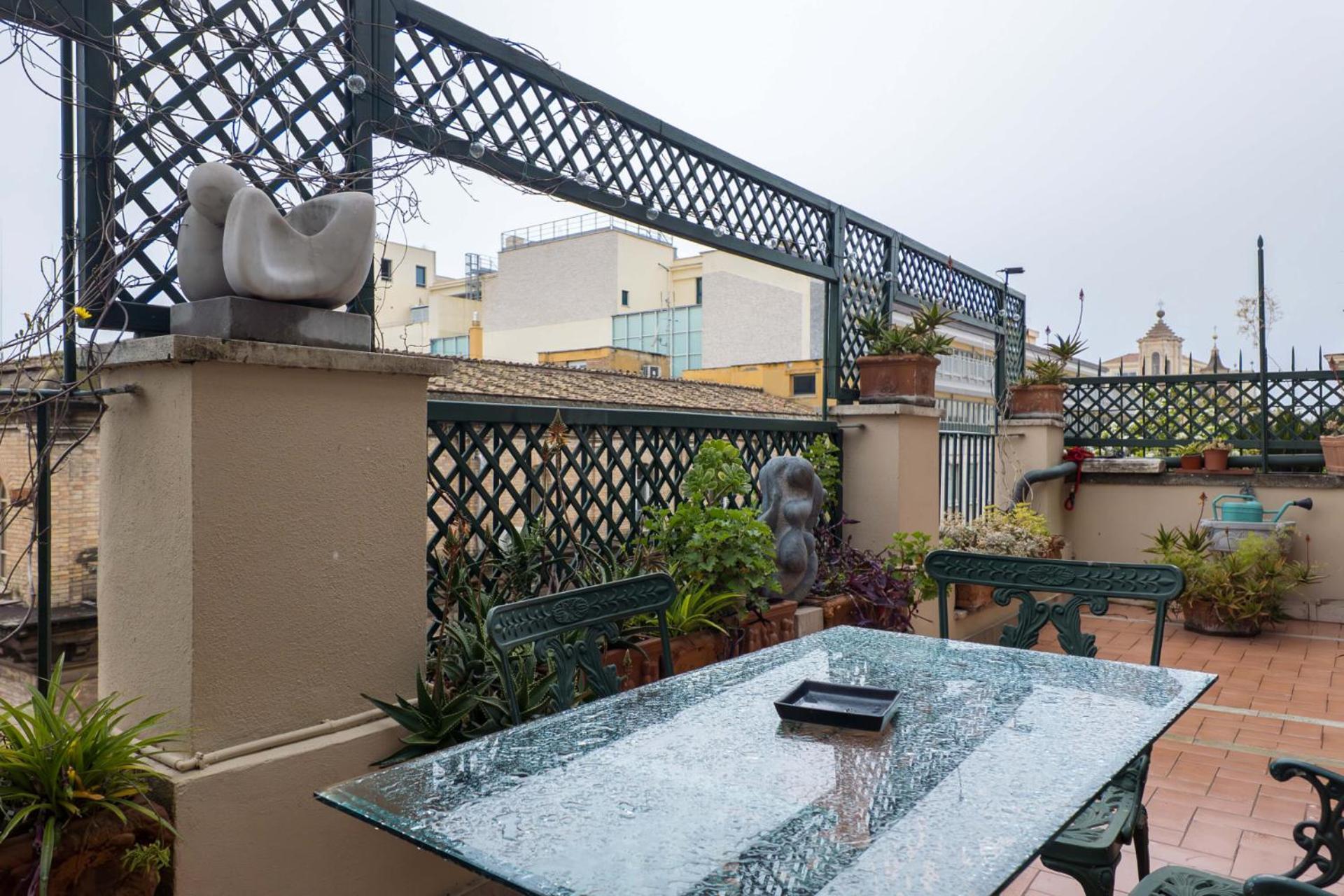 The Rent - One-bedroom In A Quiet, Classically Styled Corner Near The Quirinale Apartment Rome