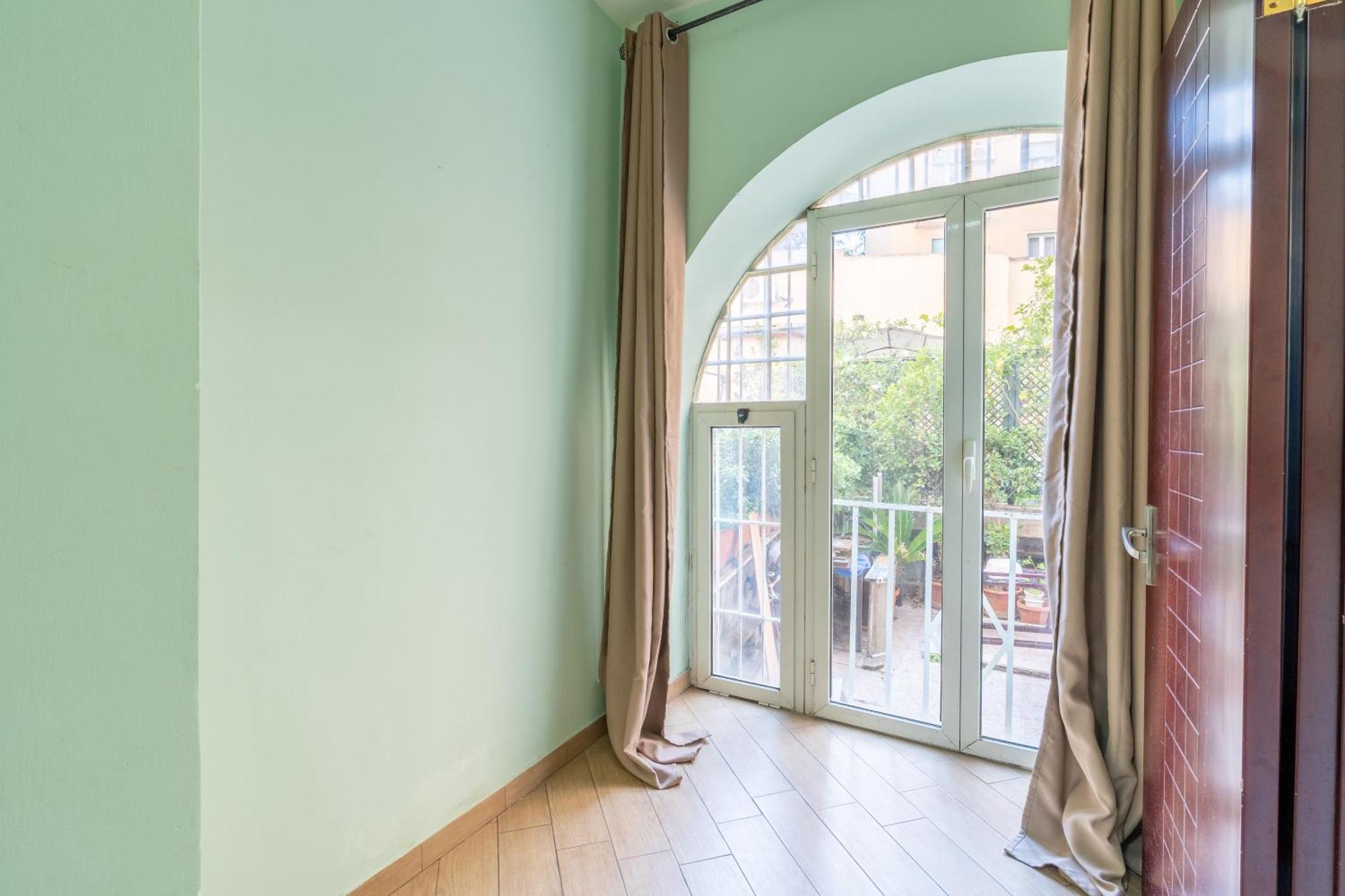 Leoni Di Giada - Close To Station 3* Rome