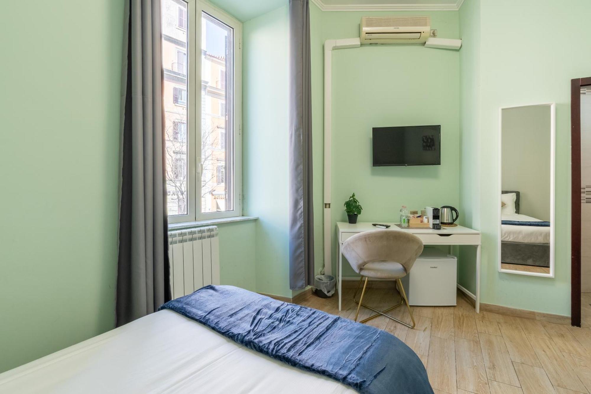 Leoni Di Giada - Close To Station 3*