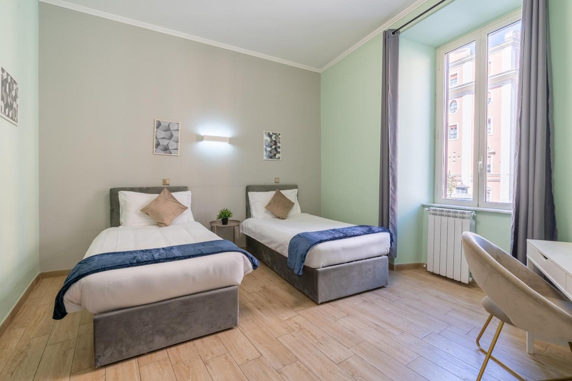 Leoni Di Giada - Close To Station 3* Rome