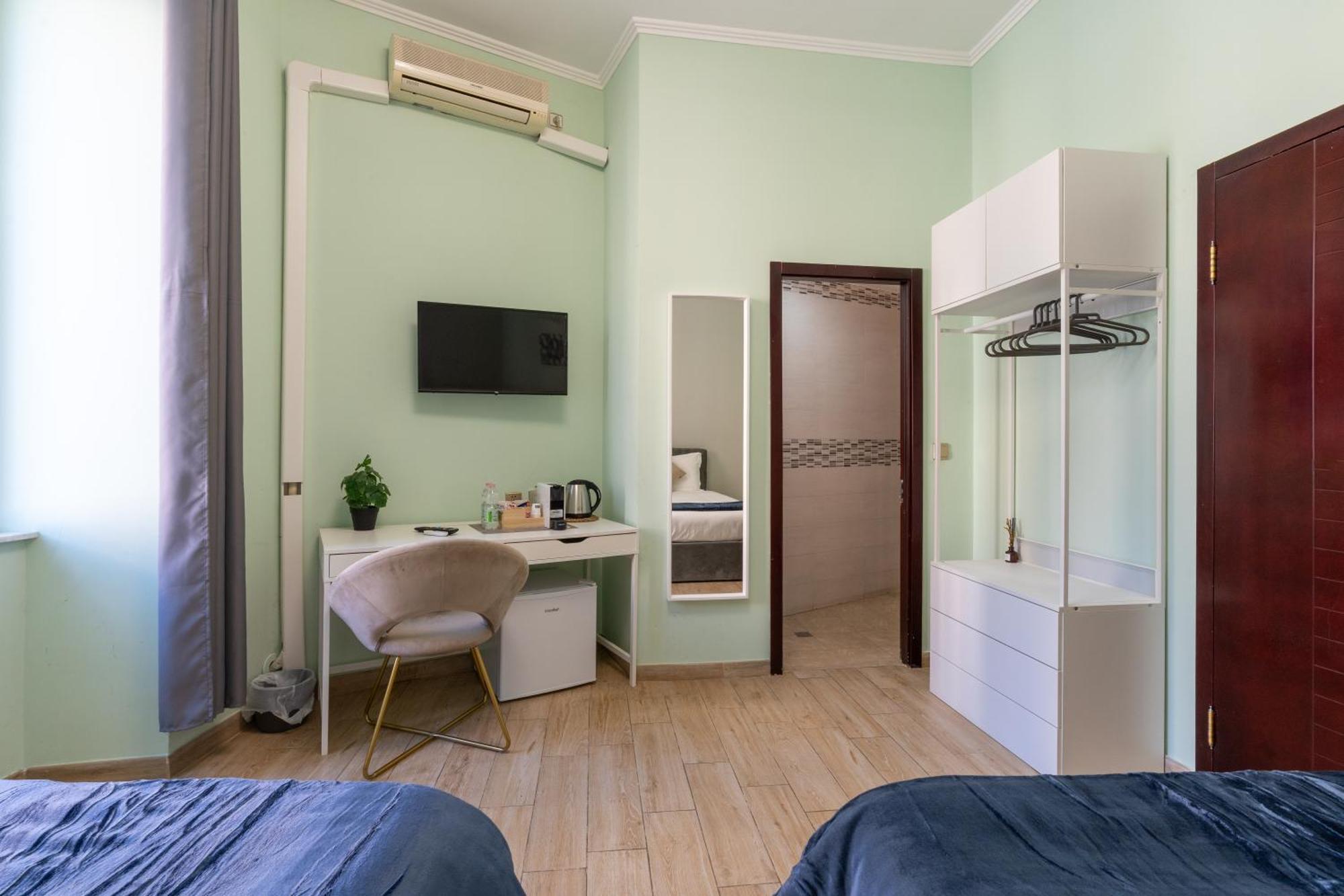 Leoni Di Giada - Close To Station Bed & Breakfast