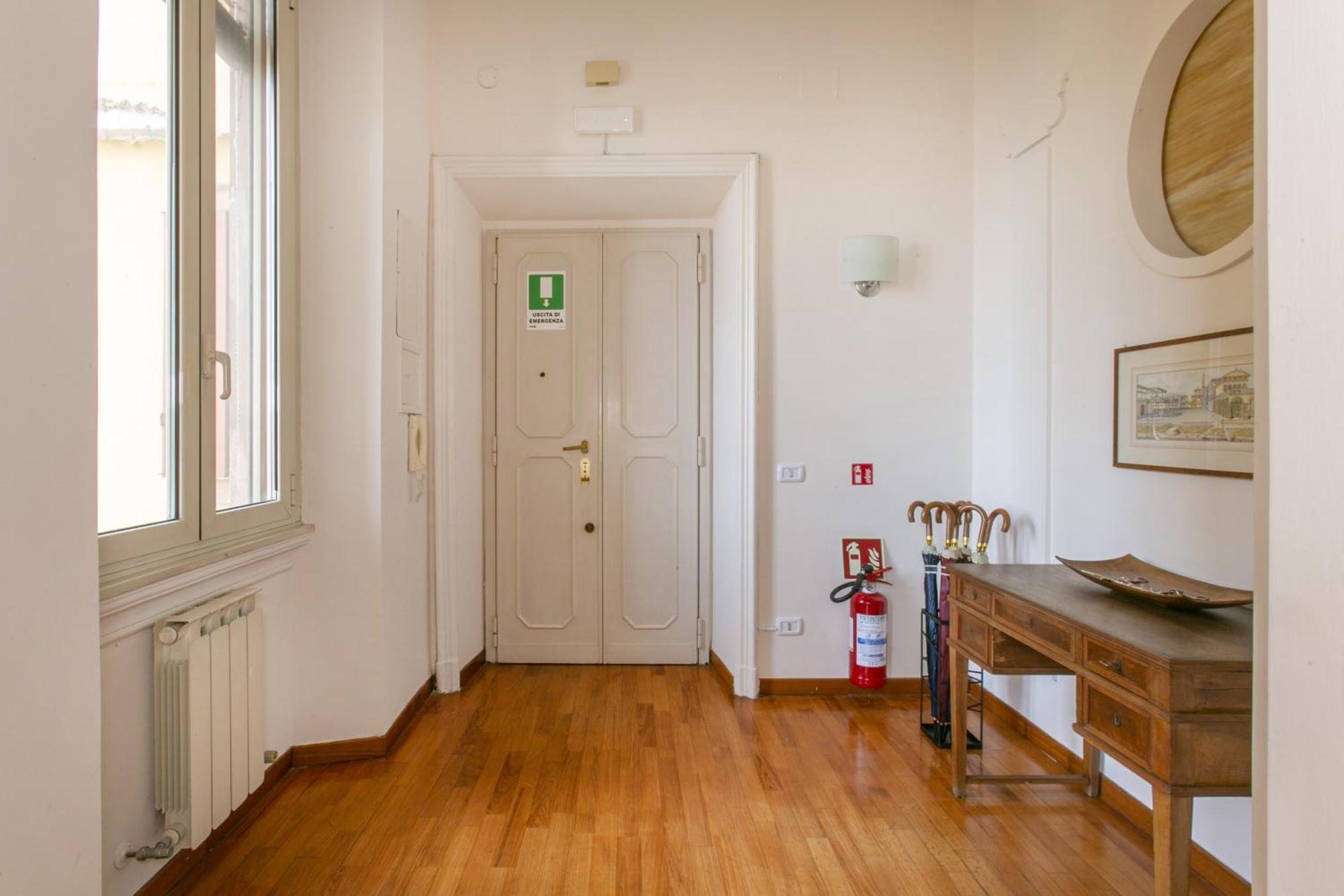 Family In Trastevere Apartment Rome