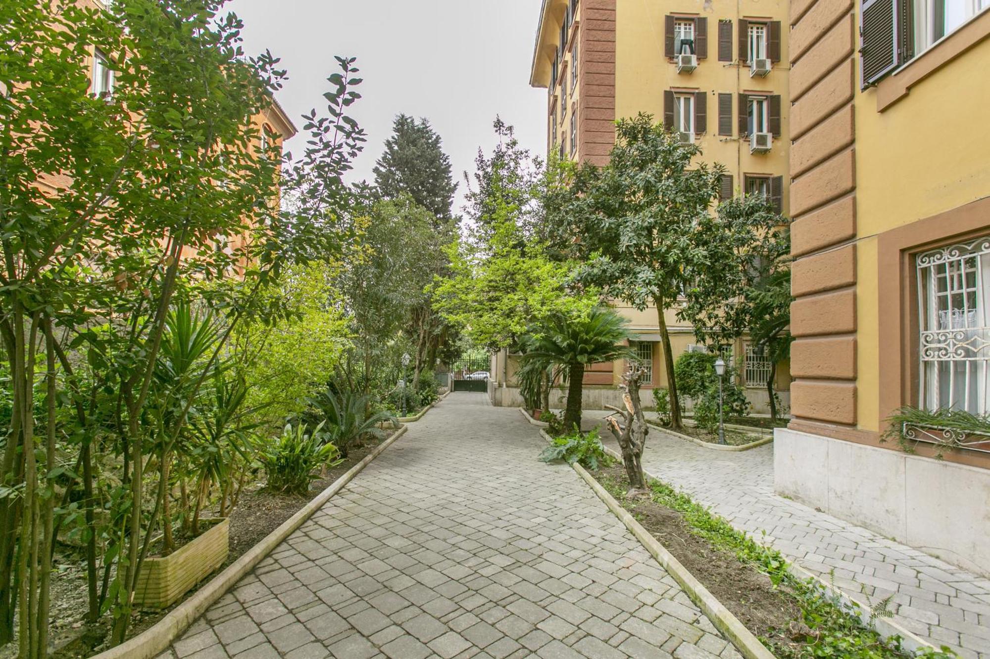 Family In Trastevere Apartment Rome