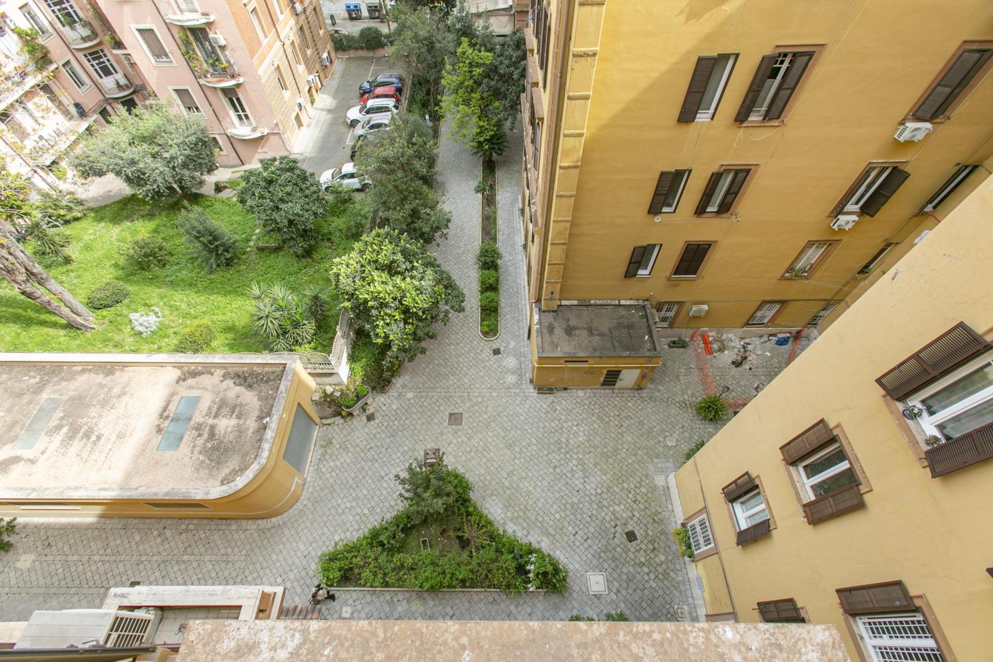 Family In Trastevere Apartment *