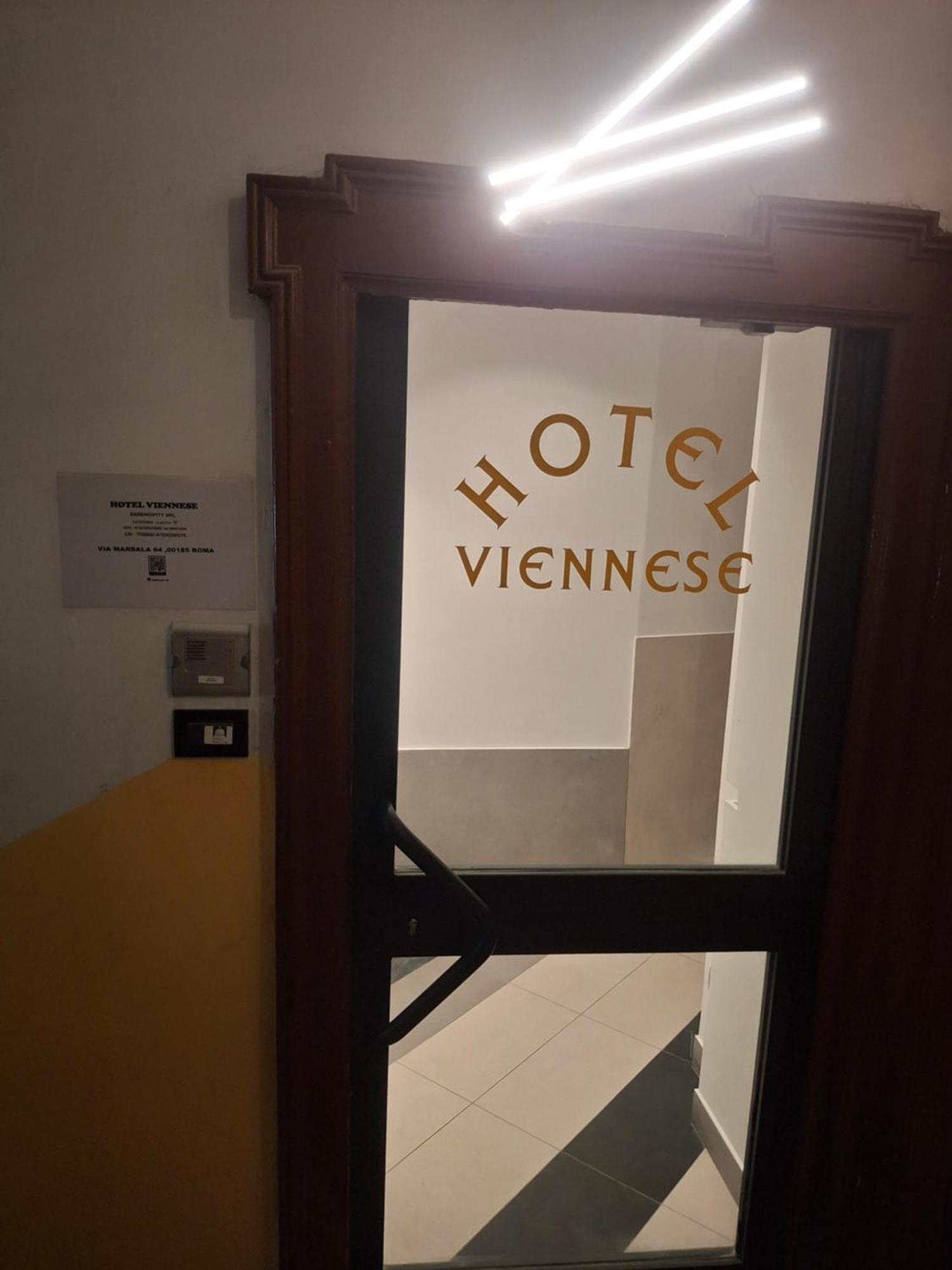 Viennese Hotel *