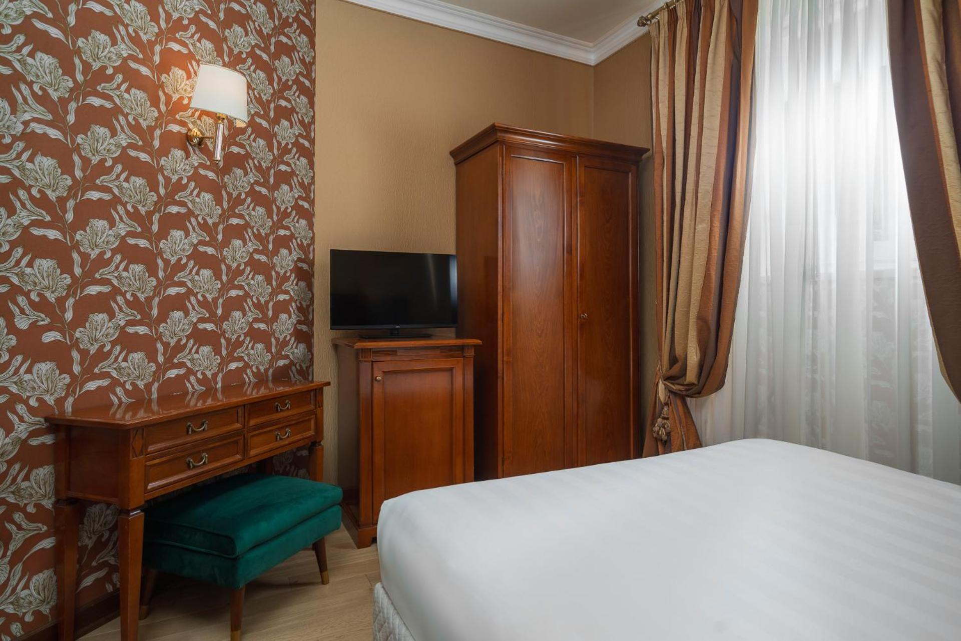 Oceania Hotel