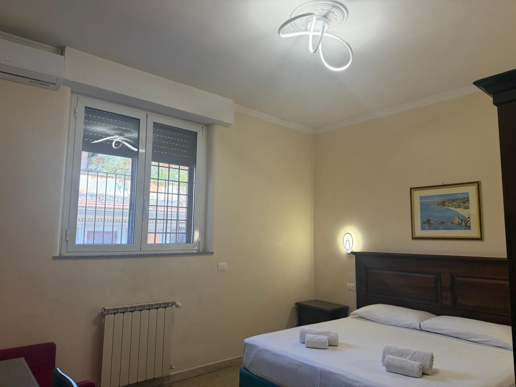 Domi 10 Apartment, Stazione Termini, Via Curtatone 12 Apartment Rome