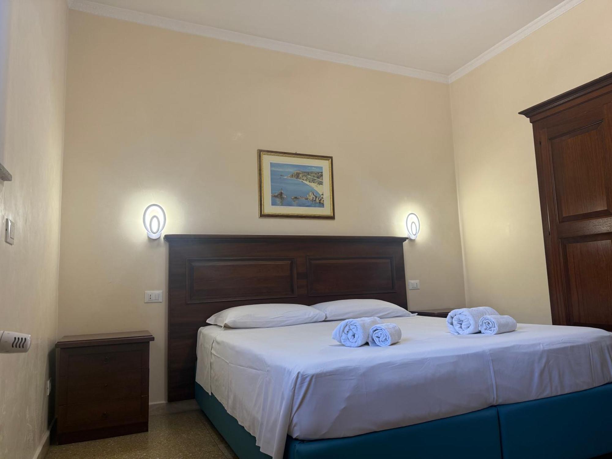 Apartment Domi 10 Apartment, Stazione Termini, Via Curtatone 12 Rome