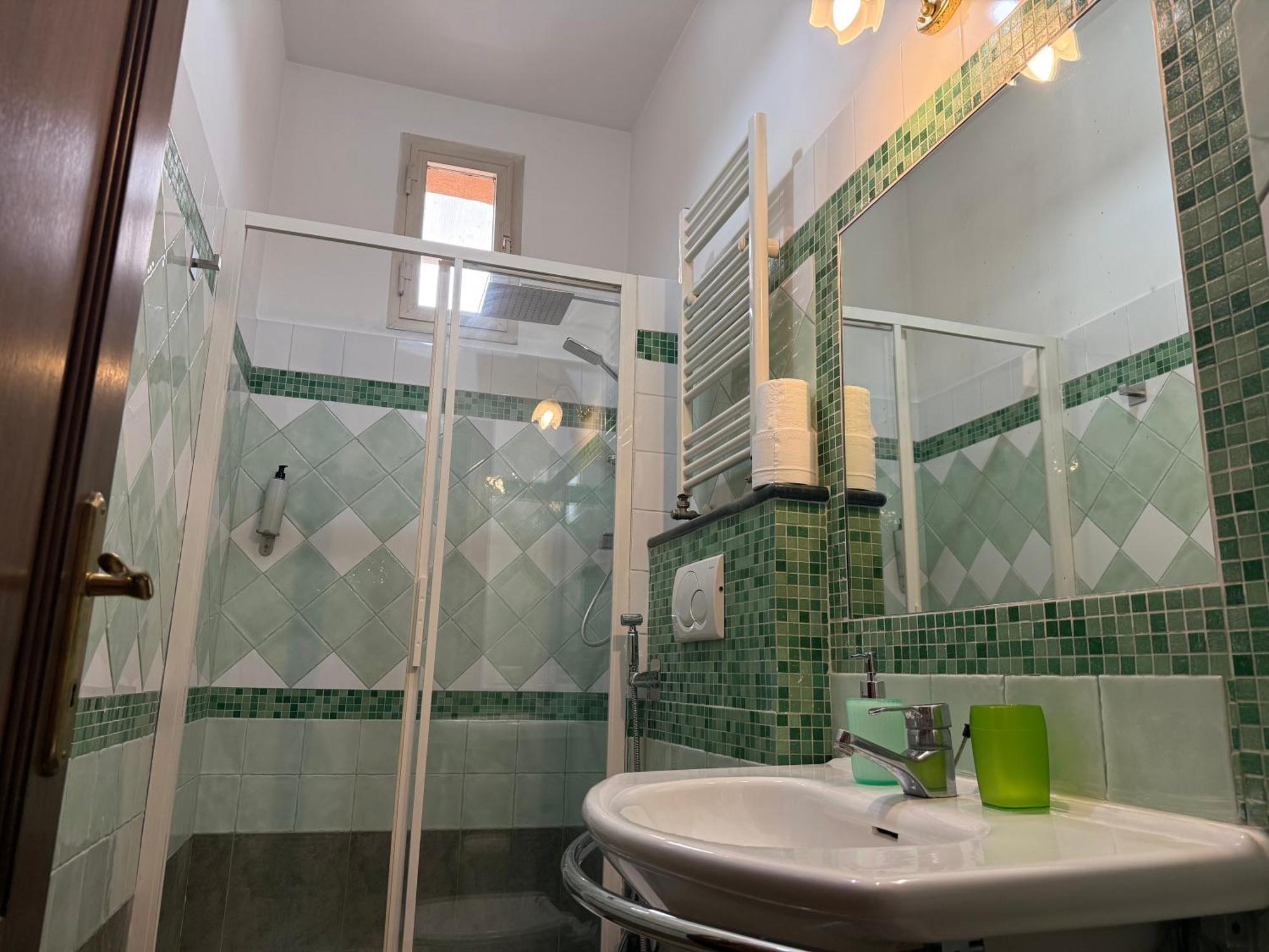 Domi 10 Apartment, Stazione Termini, Via Curtatone 12 Apartment Rome