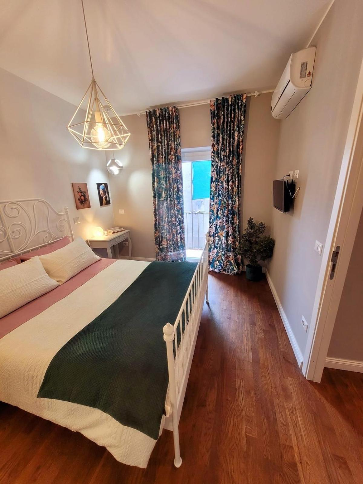 Benedict Pantheon Apartment *