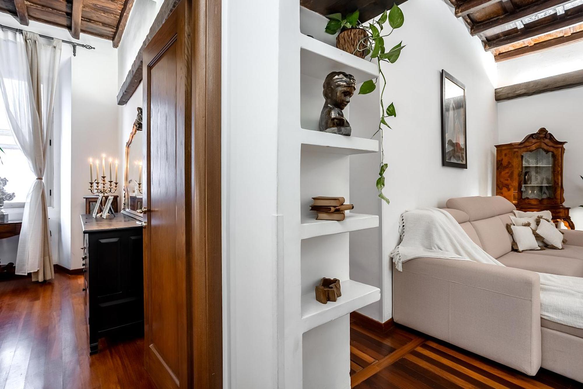 Trevi Fountain Luxury Apartment